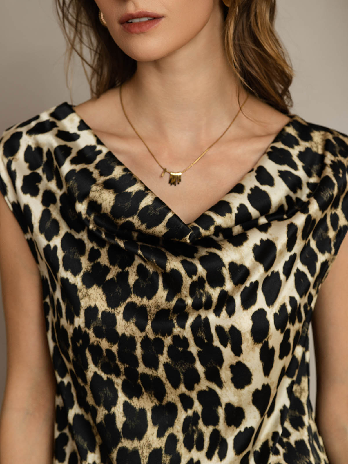 [Leopard] SilkSilky-UK 19Momme Silk Cowl Neck Women's T-Shirt 005