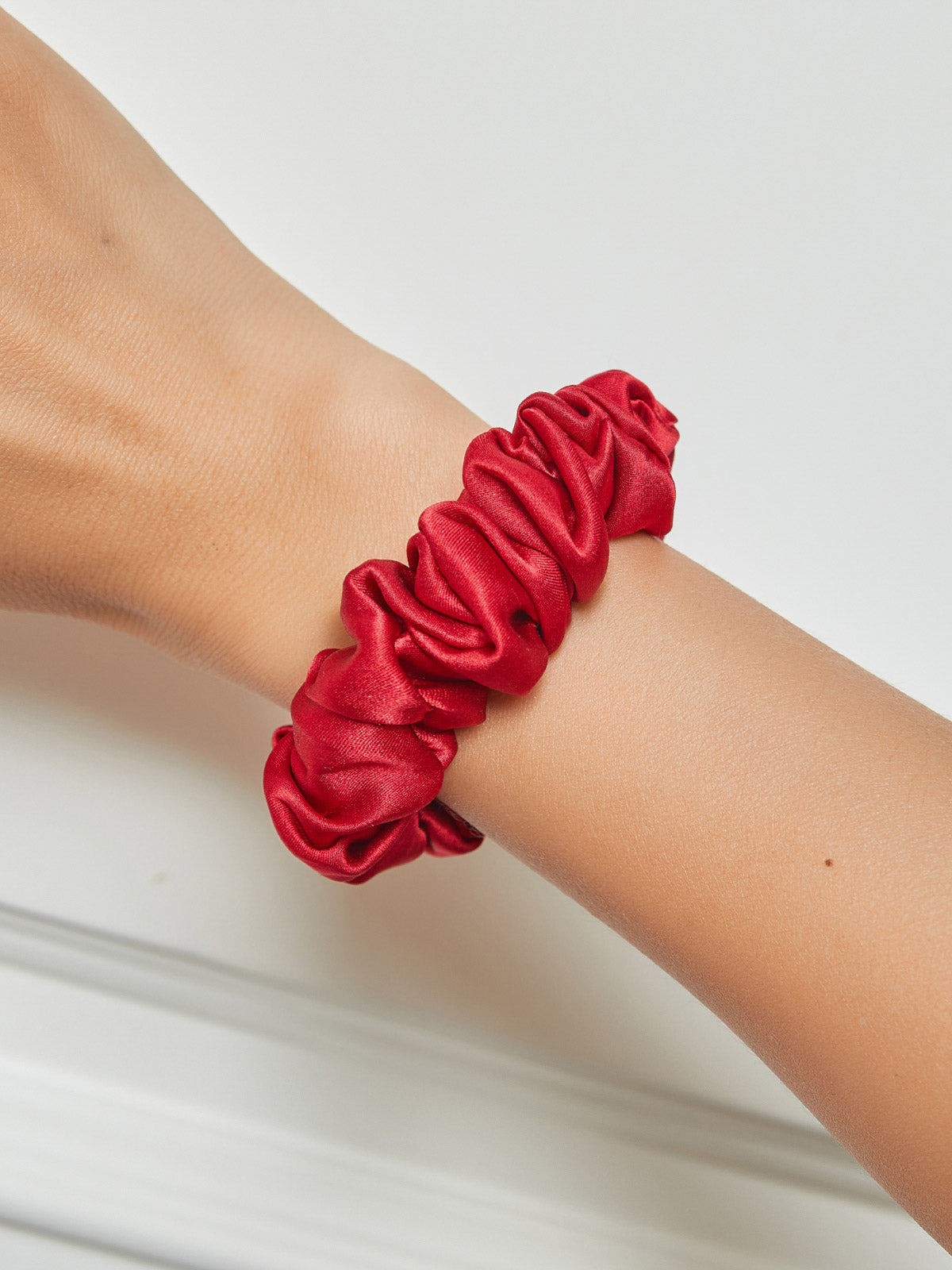 SilkSilky-UK 19Momme Pure Silk Scrunchie Red 001