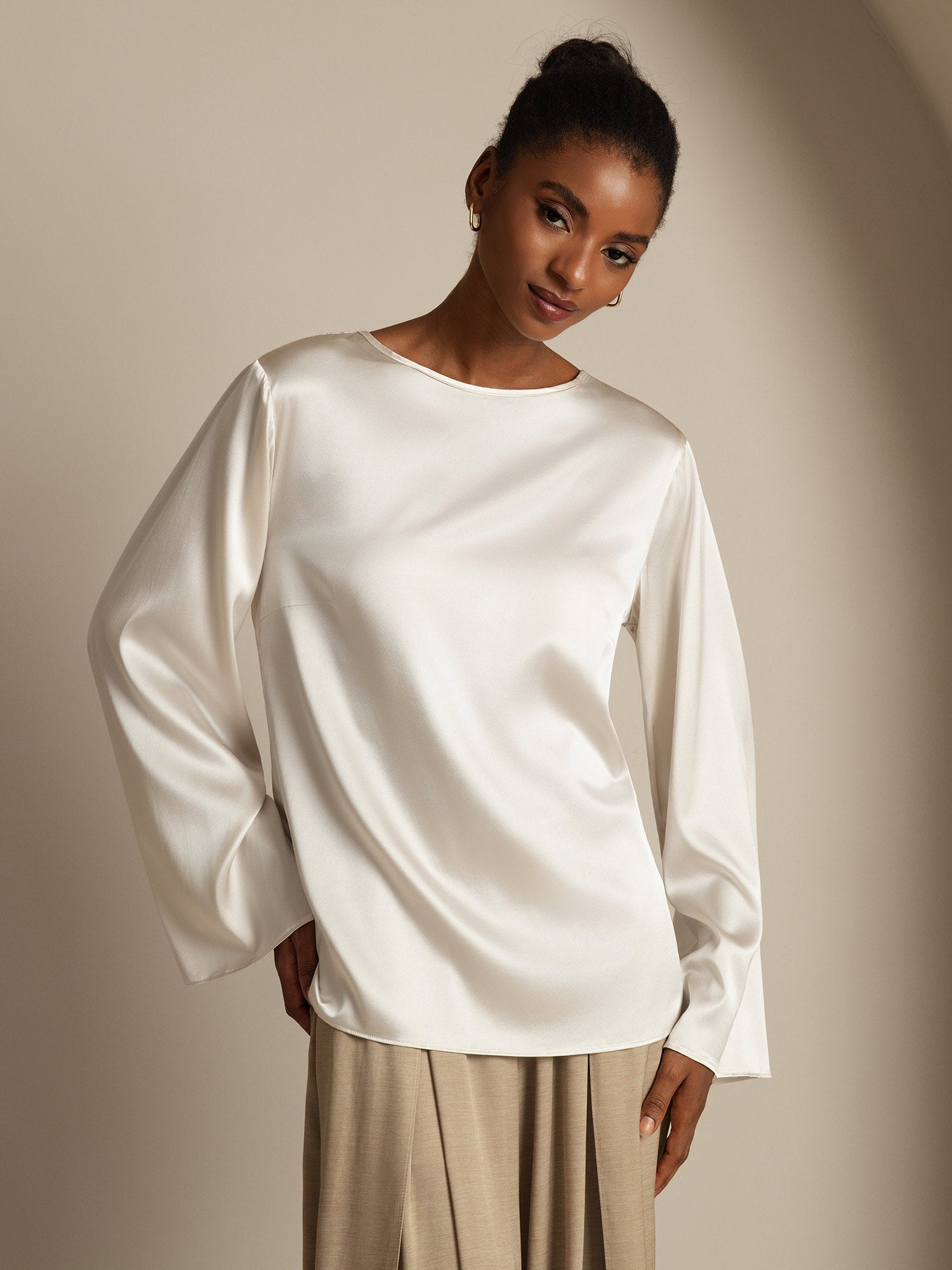 [Light Gray] SilkSilky-UK 19Momme Silk Round Neck Women's T-Shirt 001