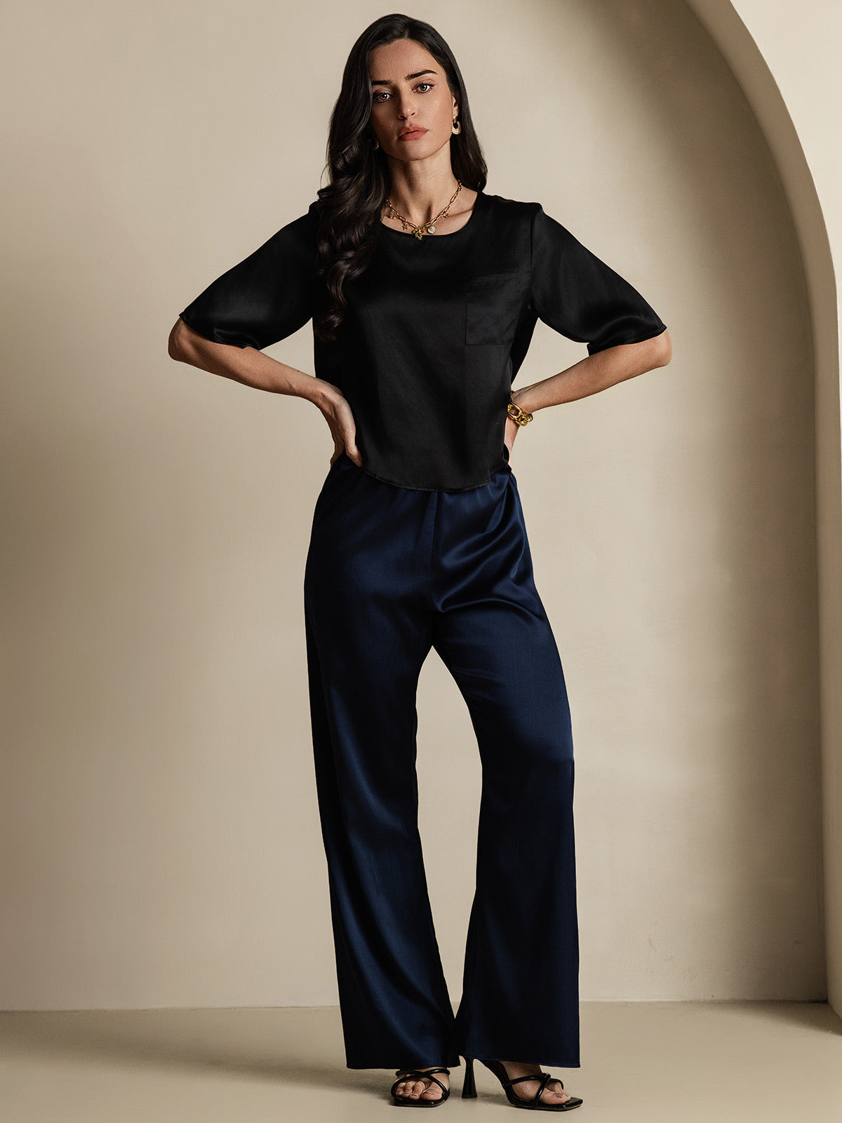 SilkSilky-UK Pure Silk Half Sleeve Boat Neck Women's T-Shirt Black 006