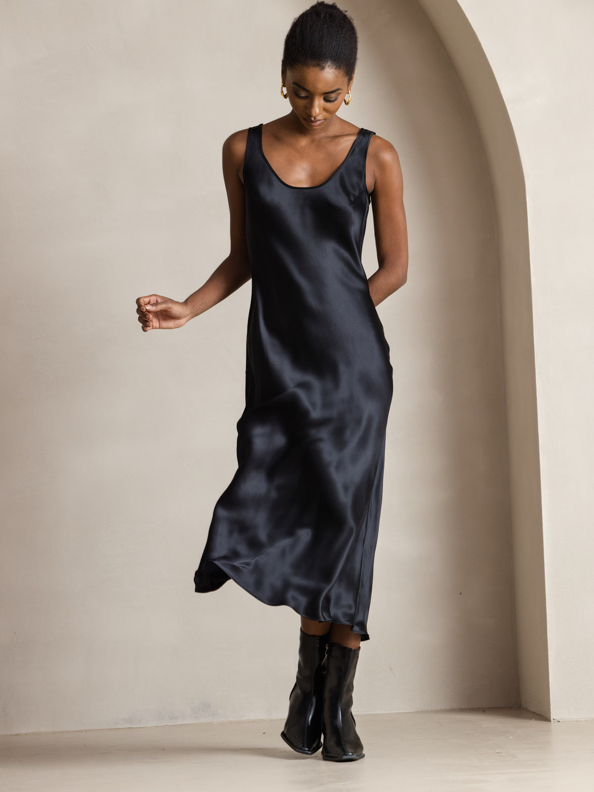 [Black] SilkSilky-UK Pure Silk Boat Neck Dress 003