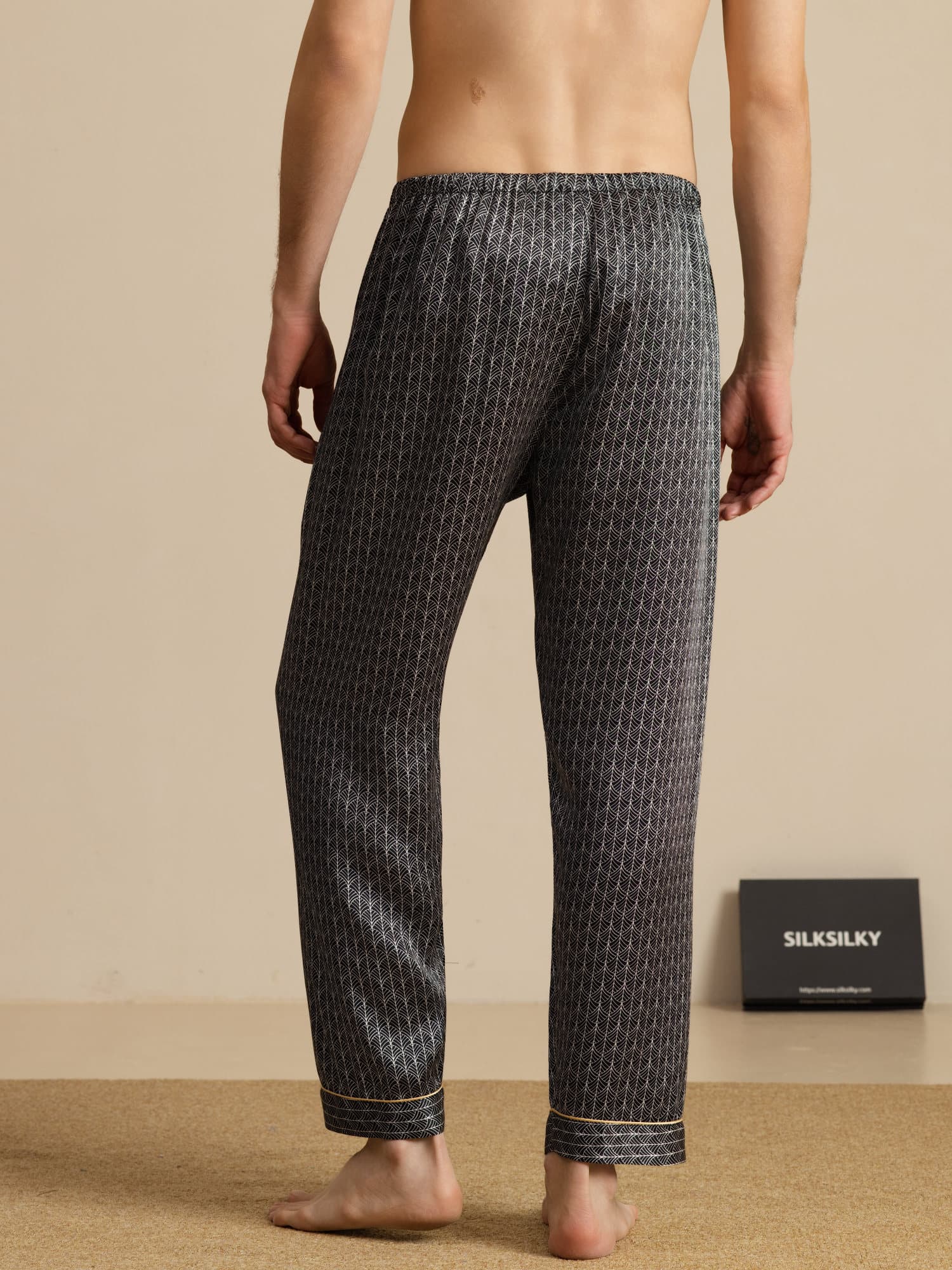 [Black Ginkgo] SilkSilky-UK Men's Sleep Shorts 002