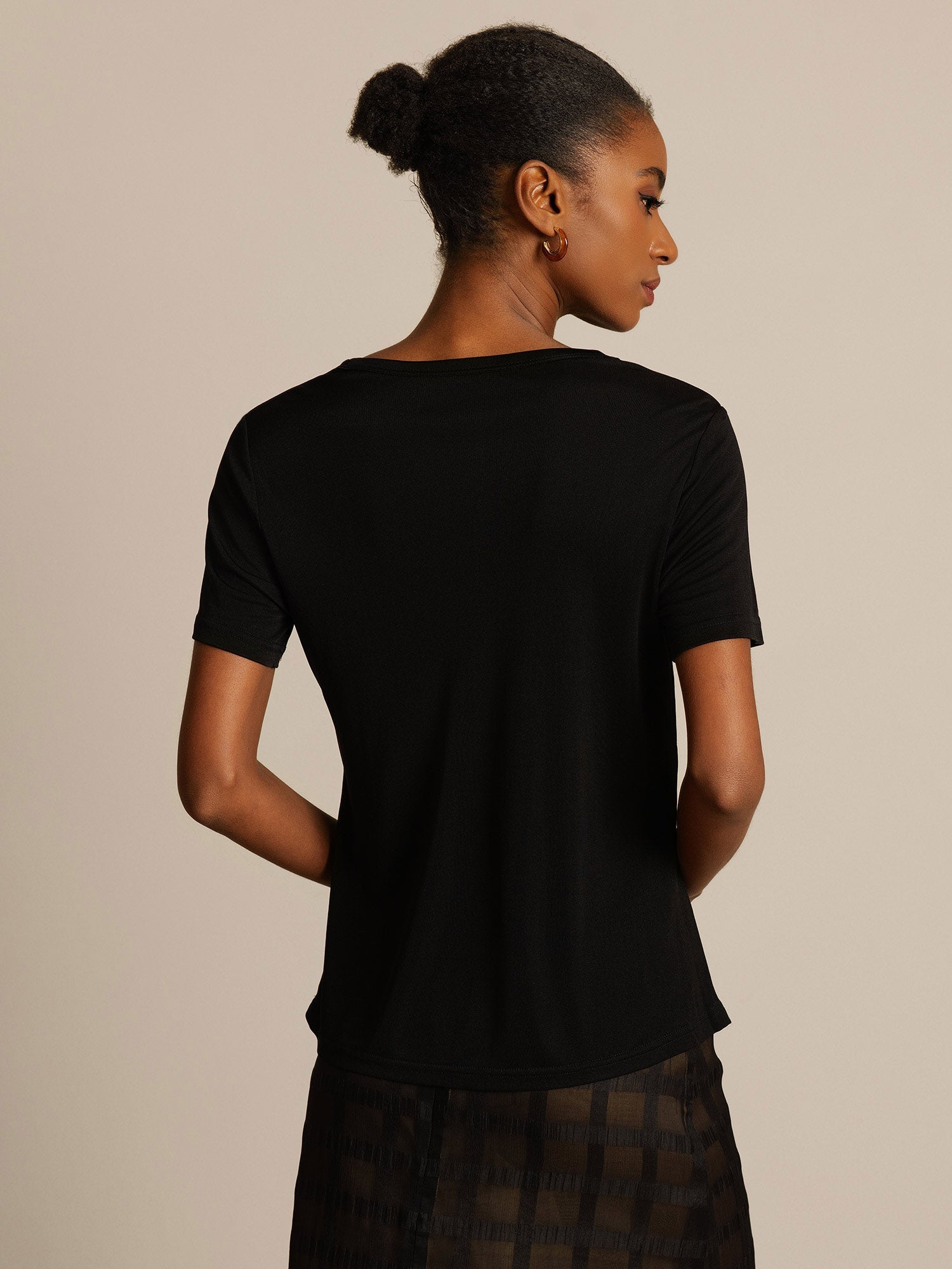 [Black] SilkSilky-UK Silk Knitted Round Neck Women's T-Shirt 002,