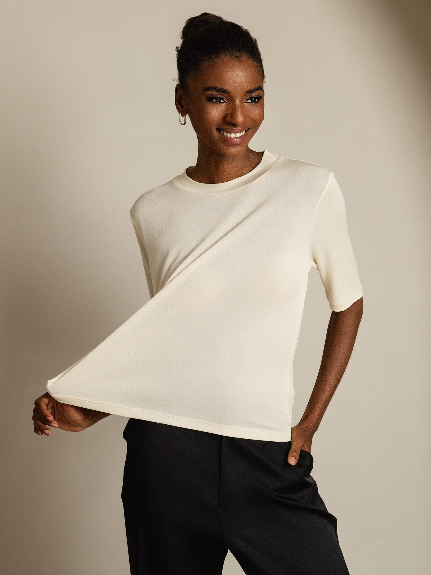[Beige] SilkSilky-UK Pure Silk Round Neck Women's T-Shirt 001