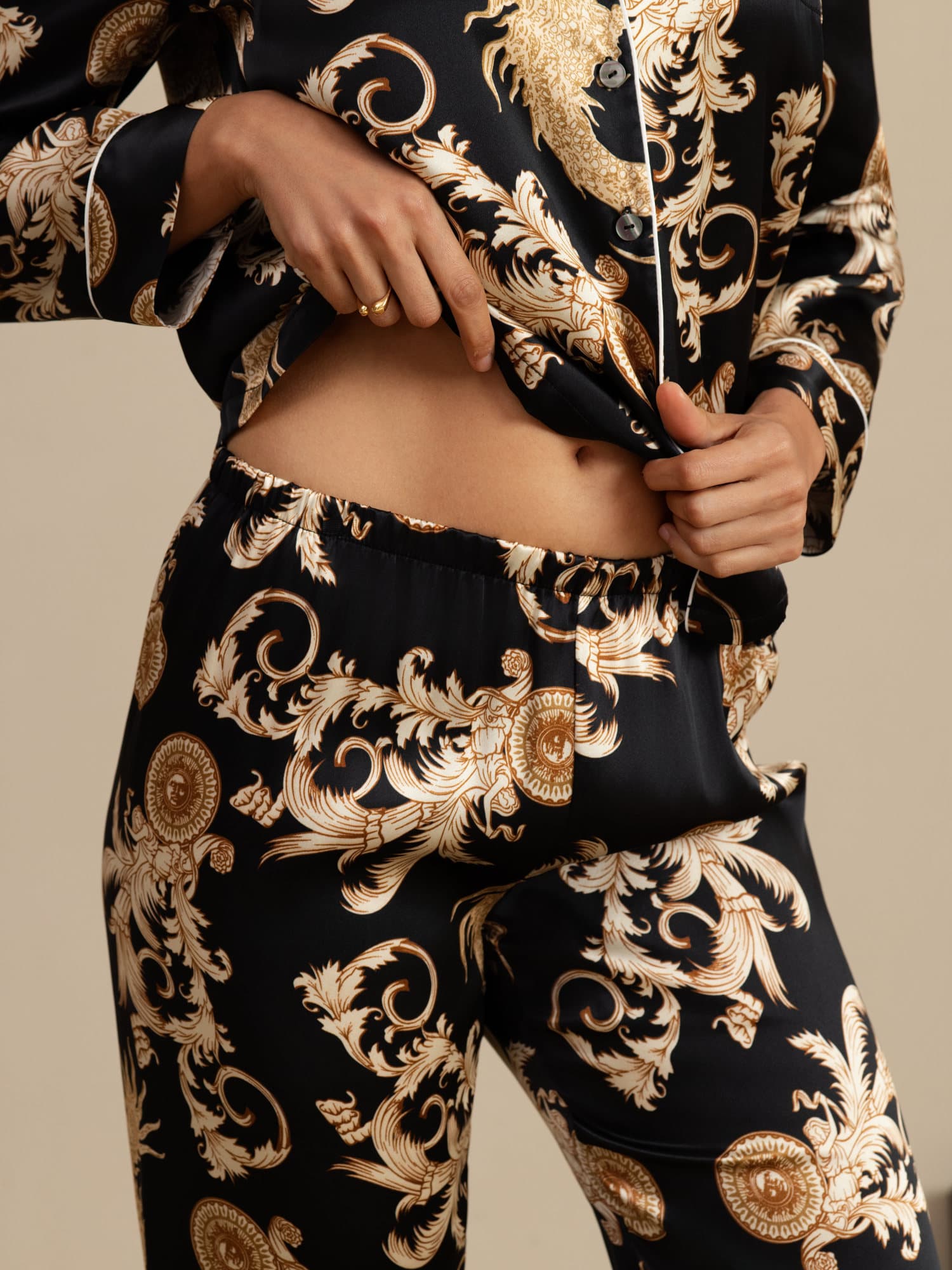 [Black Dragon] SilkSilky-UK Long Sleeve Notch Collar Women's Pyjamas 005