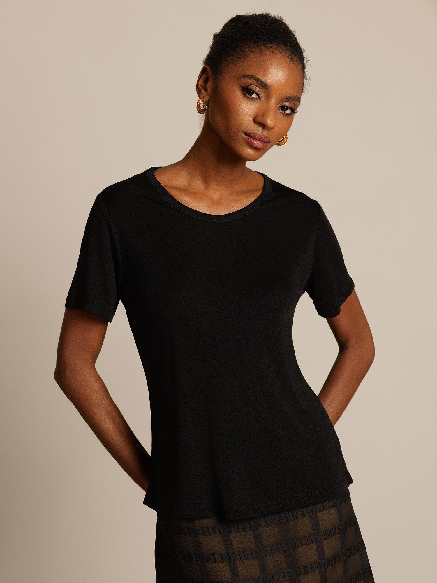 [Black] SilkSilky-UK Silk Knitted Round Neck Women's T-Shirt 001