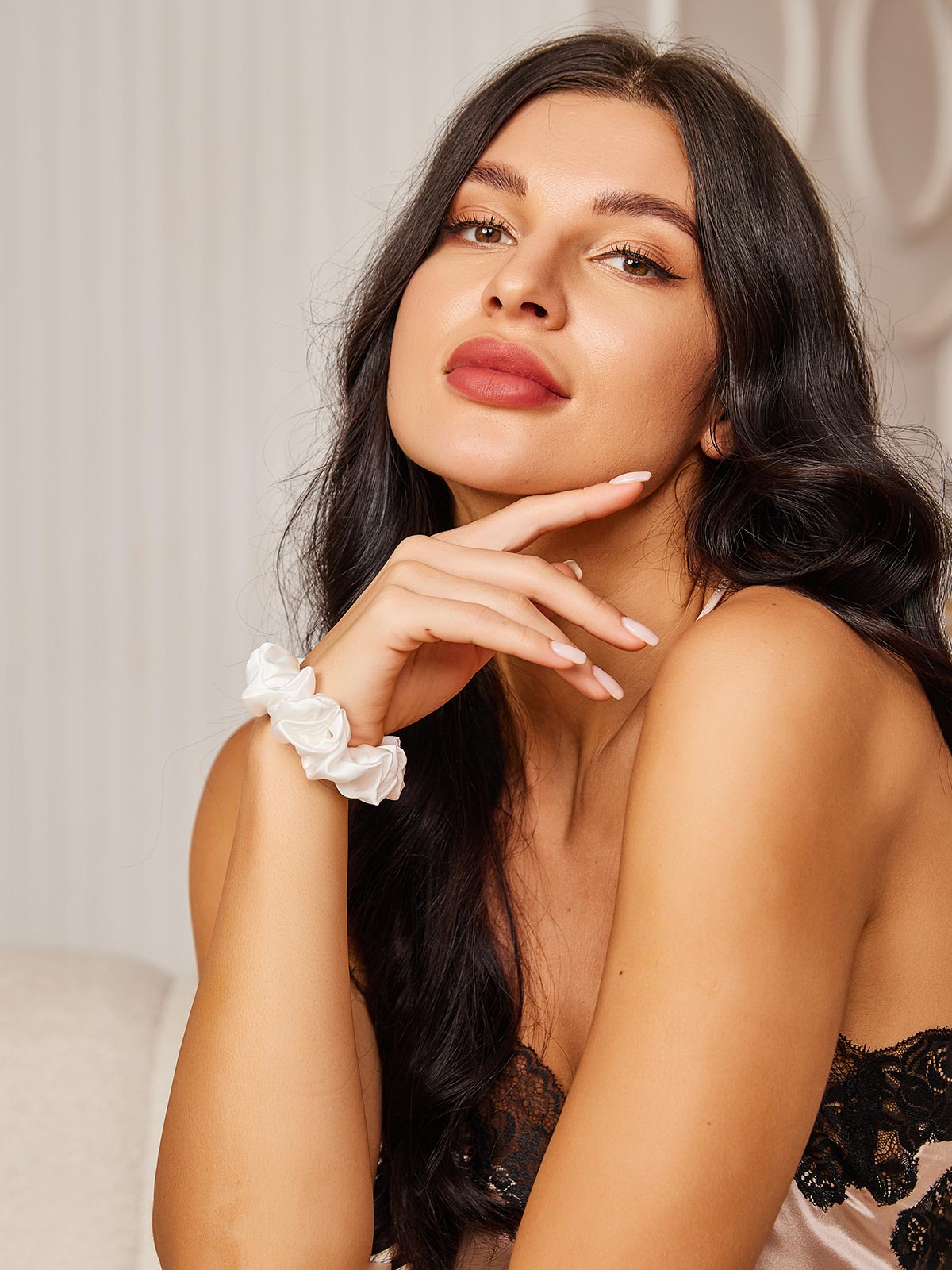 [White] SilkSilky-UK 19Momme Pure Silk Scrunchie 003