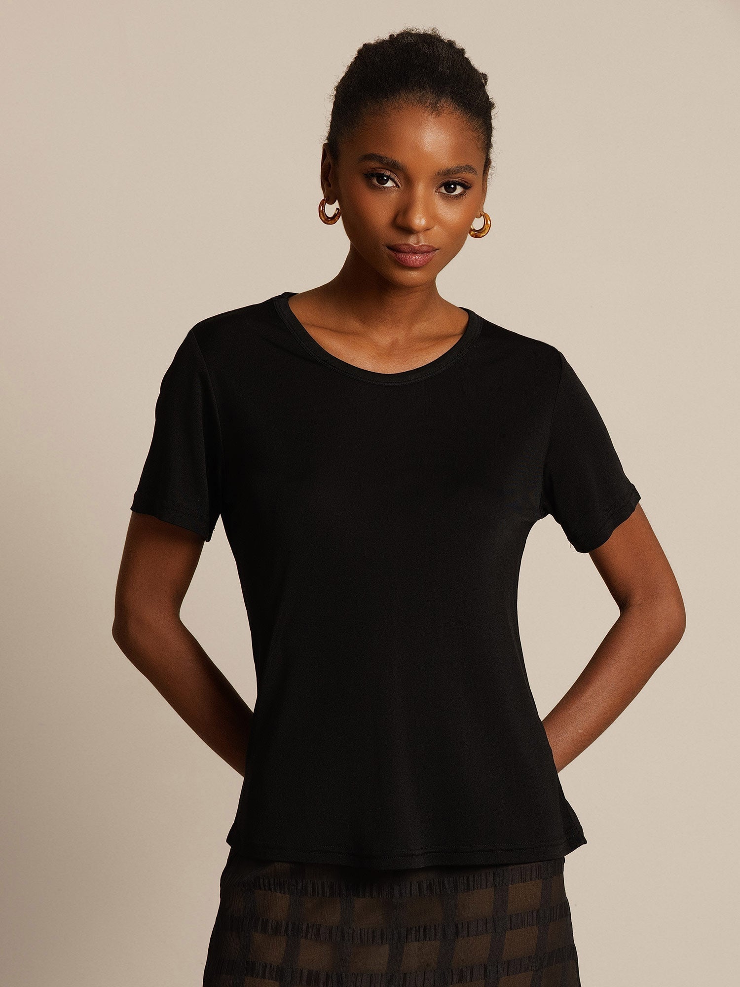 [Black] SilkSilky-UK Silk Knitted Round Neck Women's T-Shirt 006,