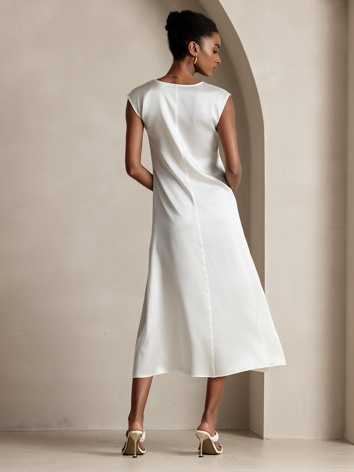 [White] SilkSilky-UK 19Momme Silk Round Neck Dress 002