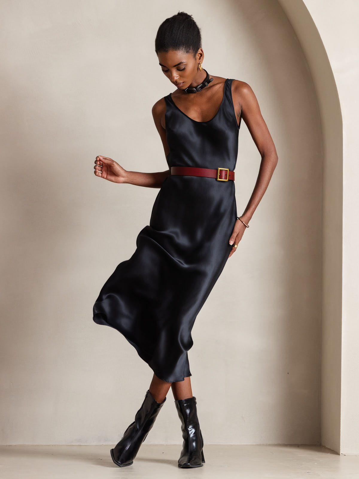 [Black] SilkSilky-UK Pure Silk Boat Neck Dress 004
