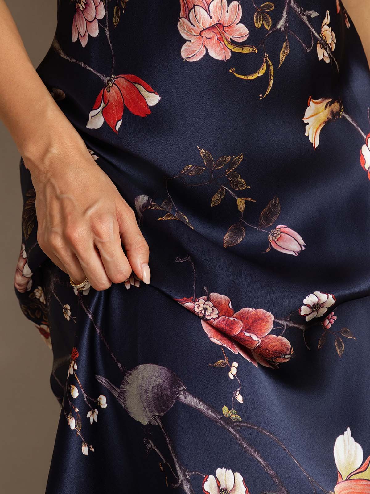 [Navy Floral] SilkSilky-UK 19Momme Silk V Neck Dress 006