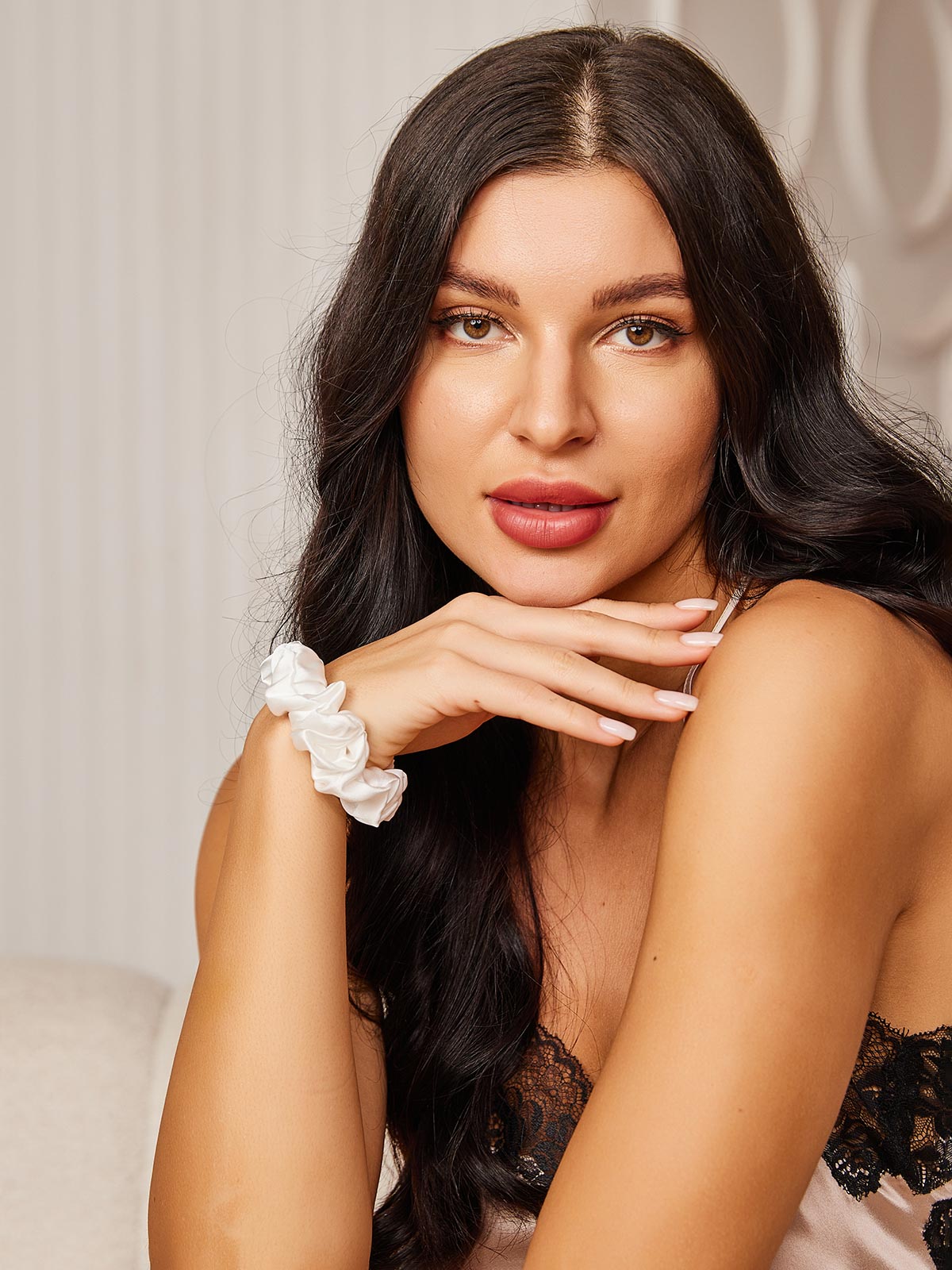 [White] SilkSilky-UK 19Momme Pure Silk Scrunchie 002