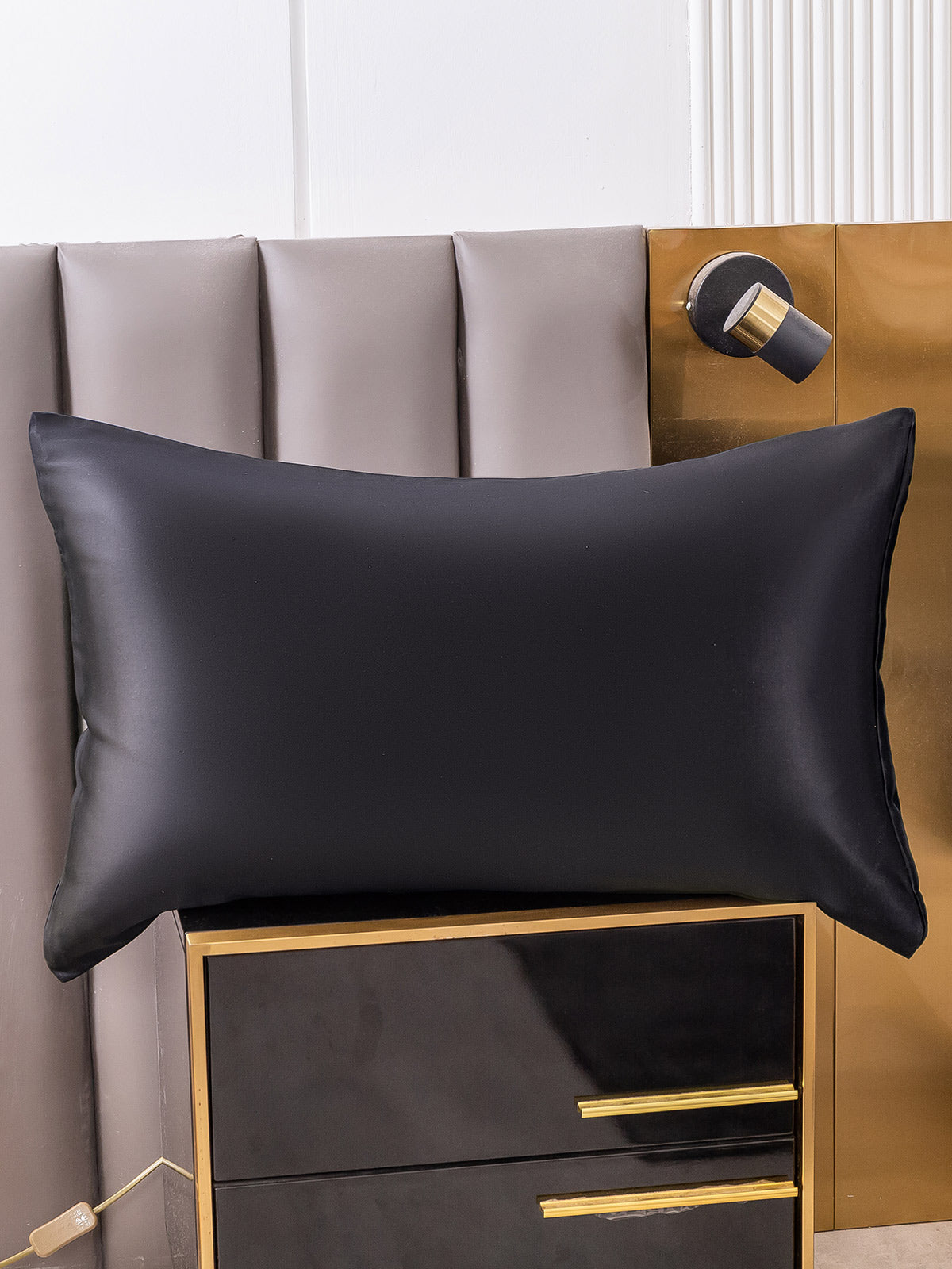 SilkSilky-UK 19Momme Pure Silk Pillowcase Black 001