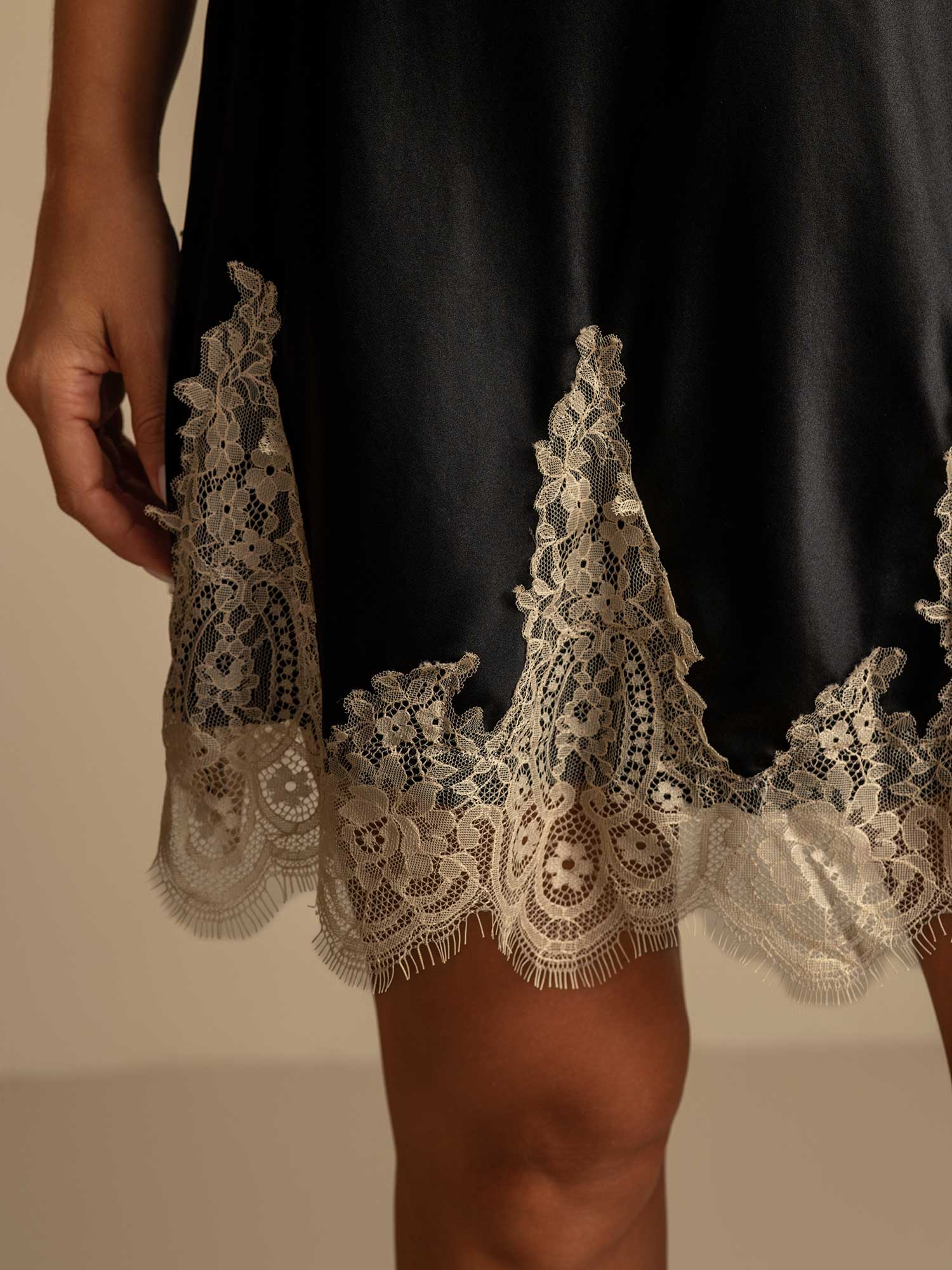 [Black+Beige] SilkSilky-UK Pure Silk V Neck Nightdress 005,