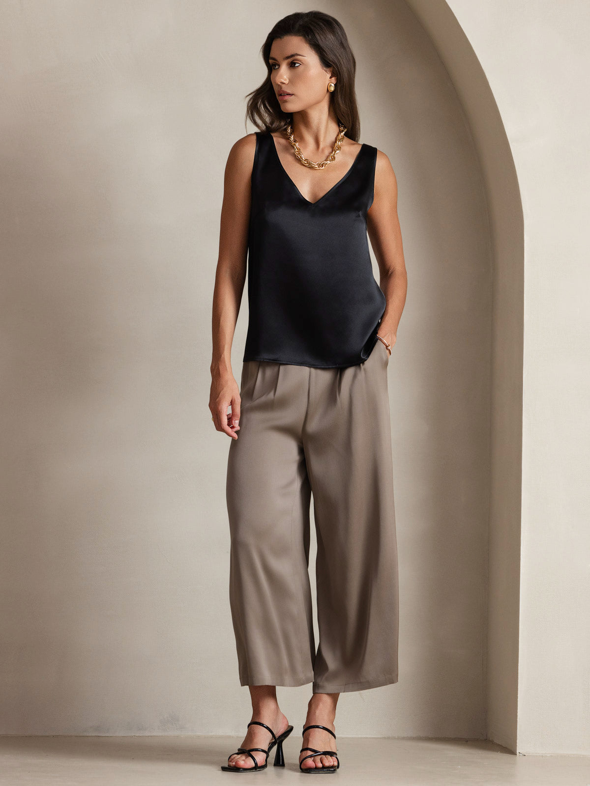 SilkSilky UK Pure Silk Sleeveless V Neck Camisole Black 001