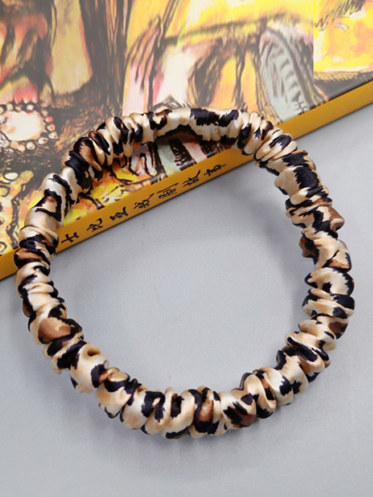 SilkSilky-UK 19Momme Pure Silk Scrunchie Leopard 004