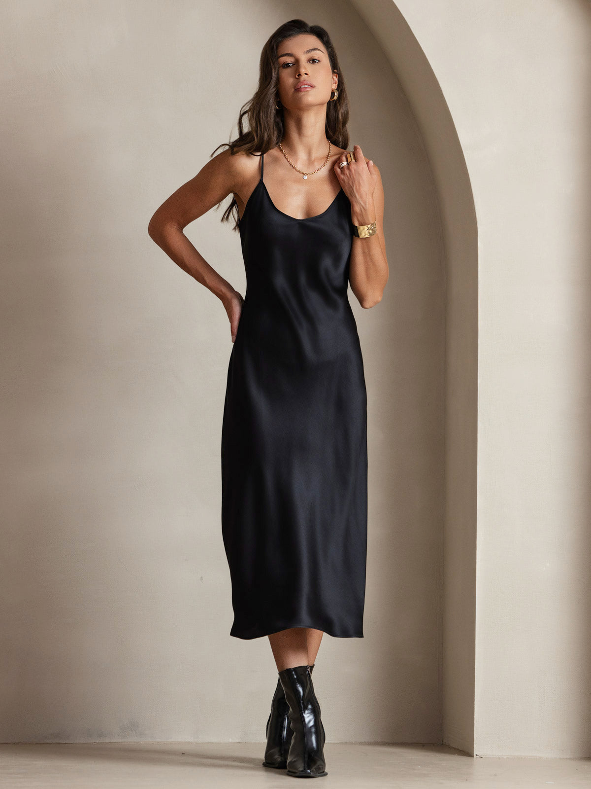 [Black] SilkSilky-UK Pure Silk Round Neck Dress 004