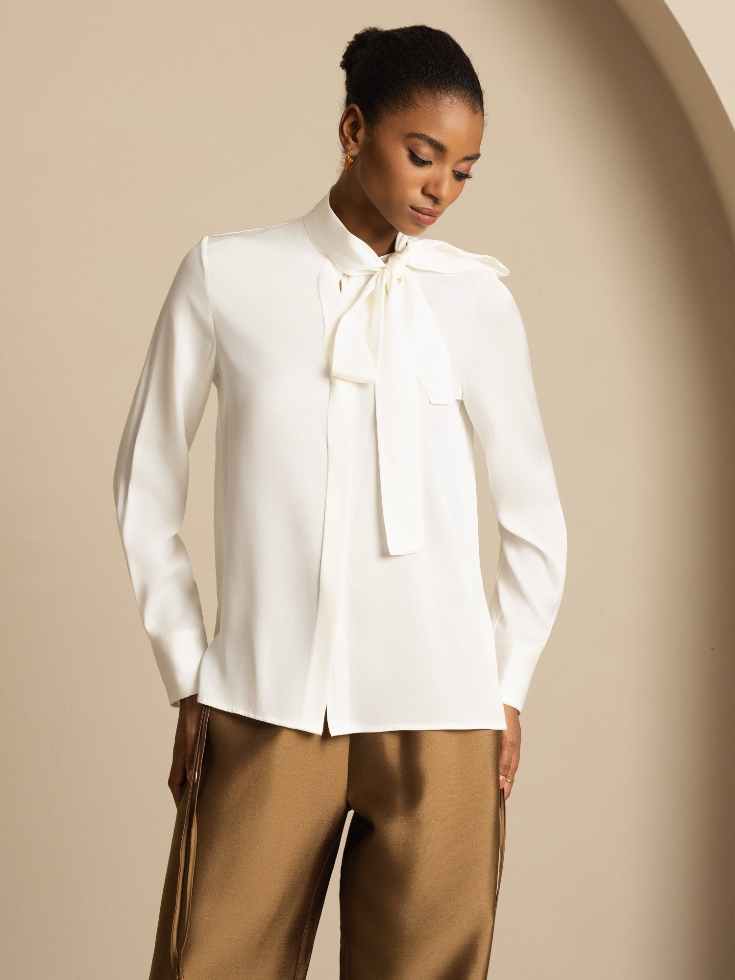 [White] SilkSilky-UK 19Momme Silk Long Sleeve Tie Neck Blouse 004