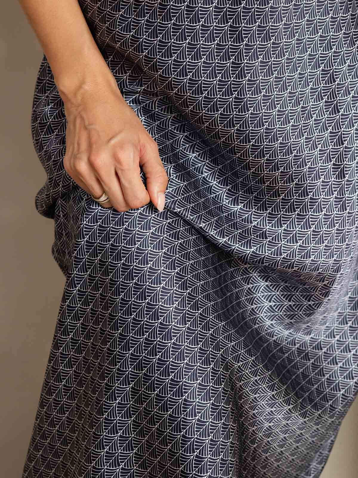 [Navy Ginkgo] SilkSilky-UK 19Momme Silk V Neck Dress 007