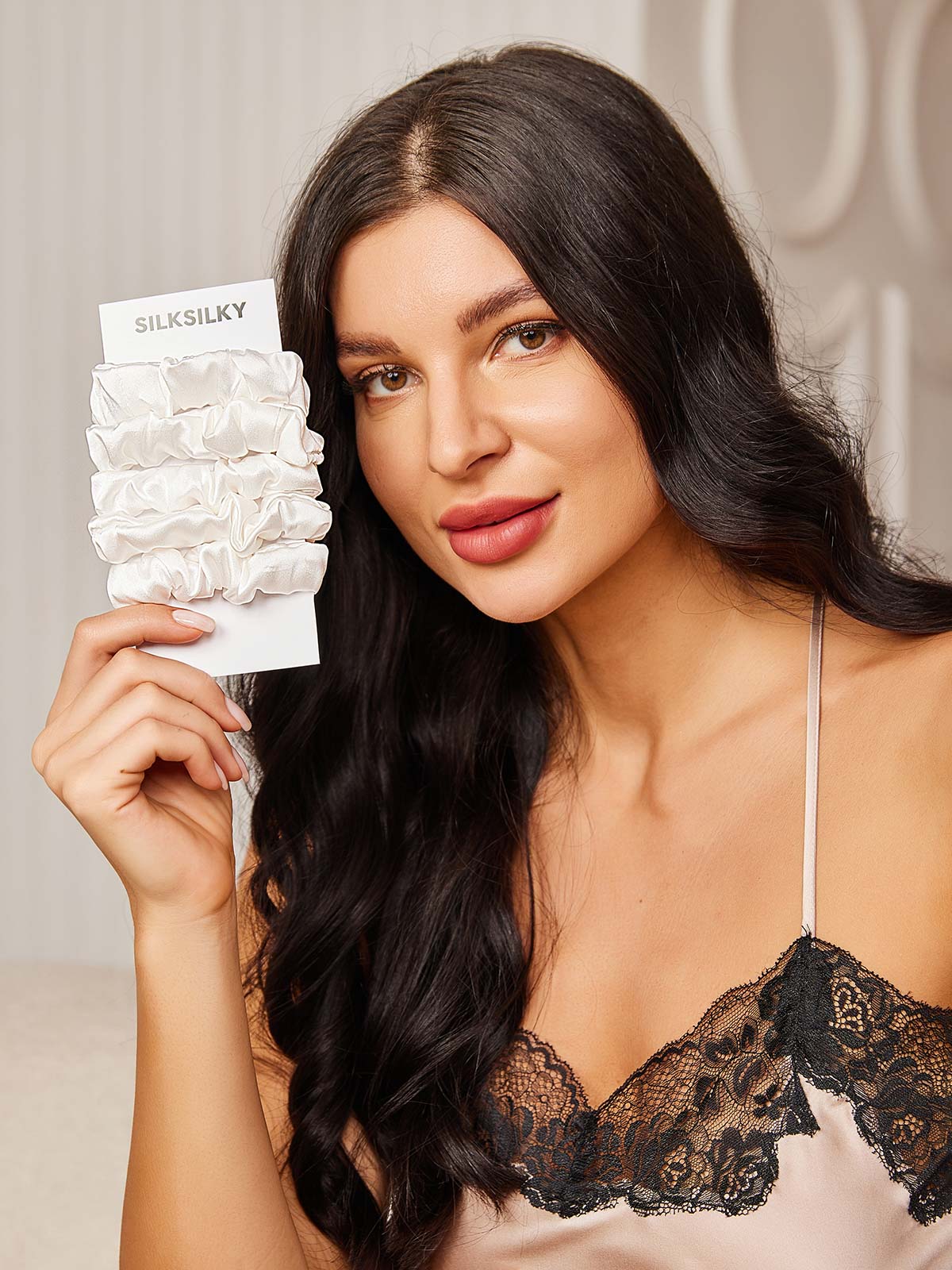 [White] SilkSilky-UK 19Momme Pure Silk Scrunchie 002