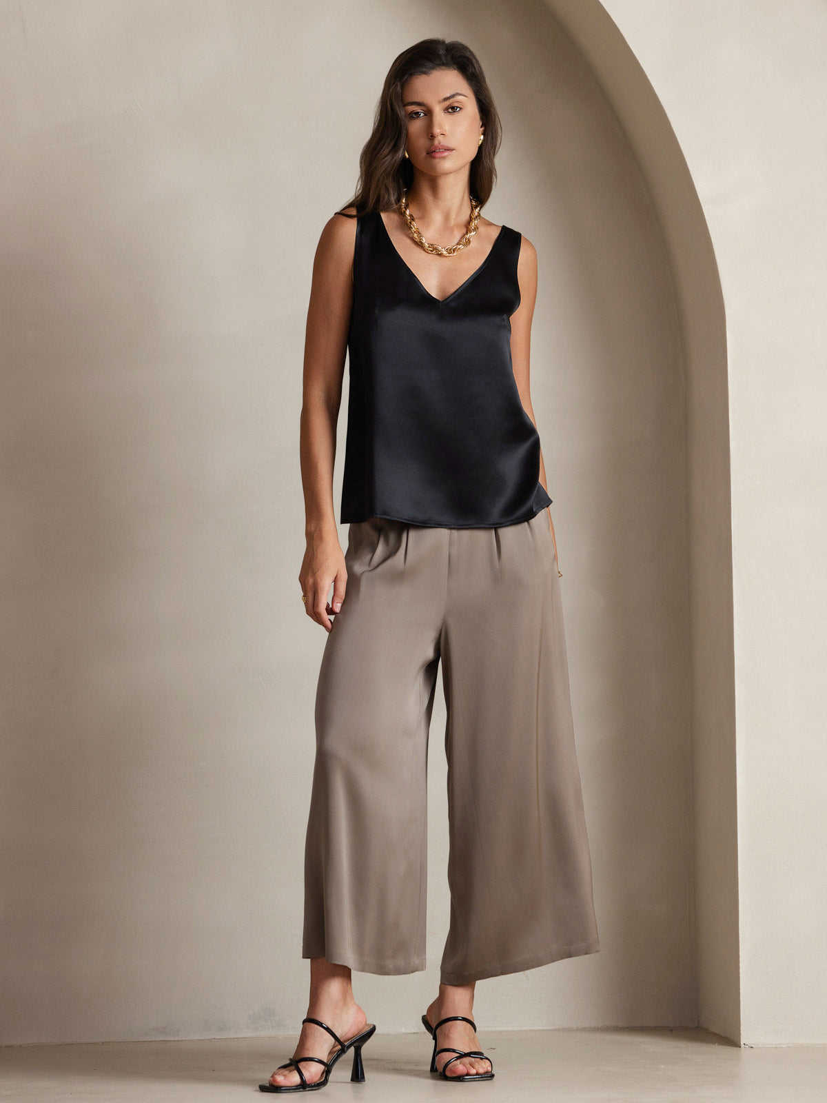 SilkSilky UK Pure Silk Sleeveless V Neck Camisole Black 004