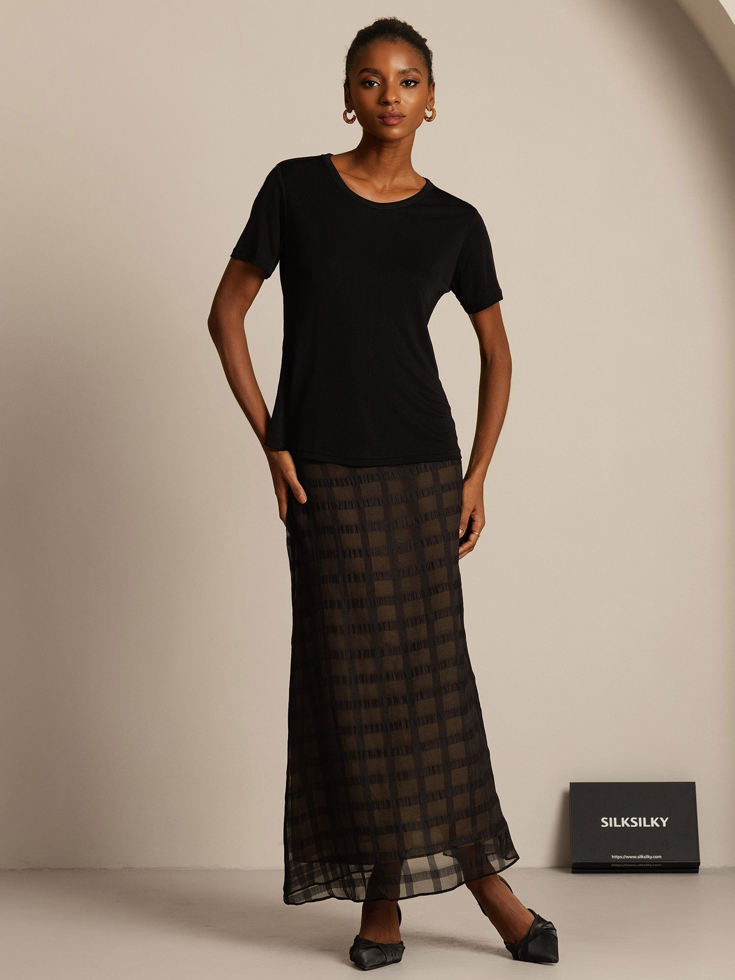 [Black] SilkSilky-UK Silk Knitted Round Neck Women's T-Shirt 006