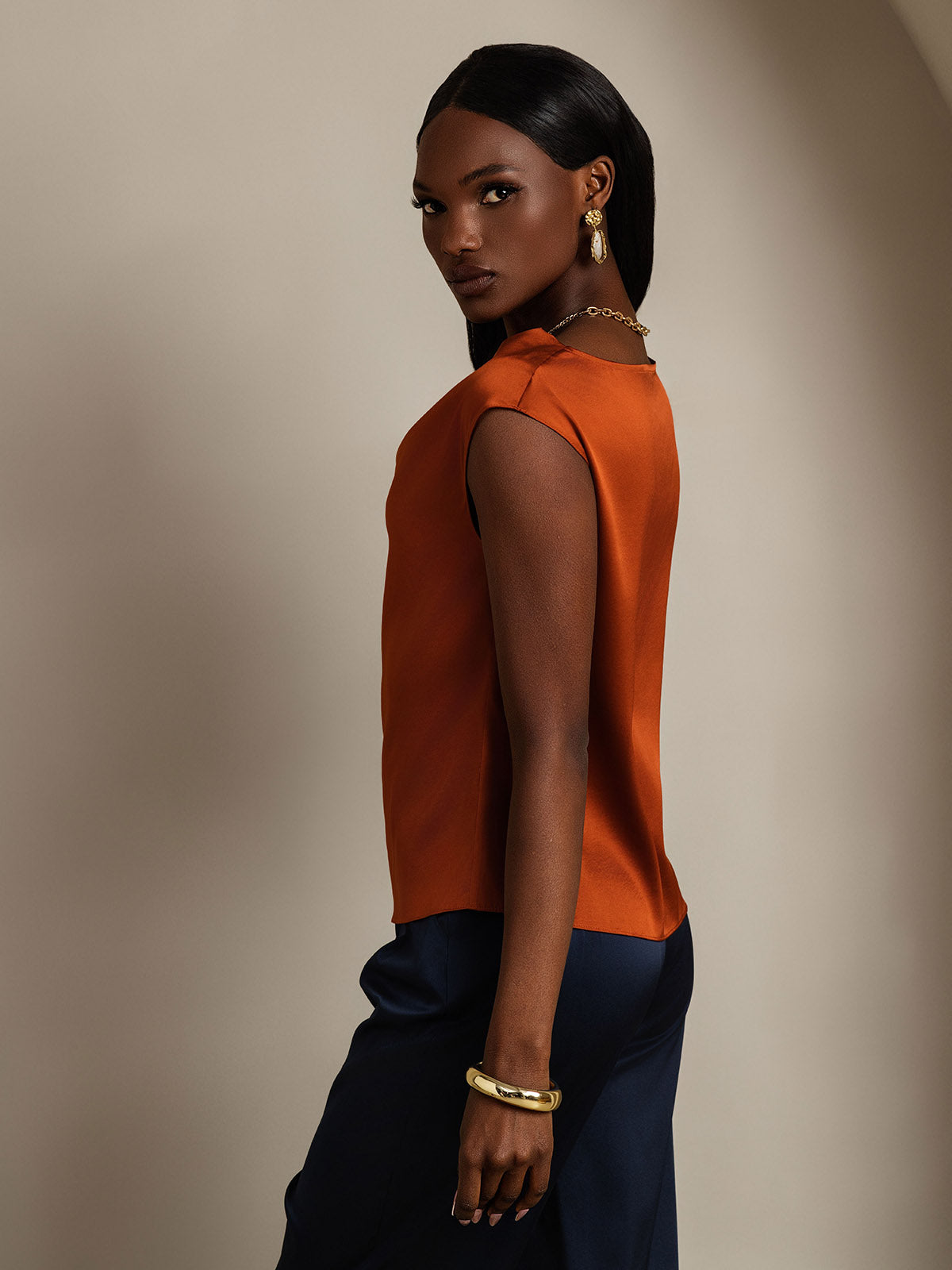 [Caramel] SilkSilky-UK 19Momme Silk Sleeveless Cowl Neck Women's T-Shirt 004