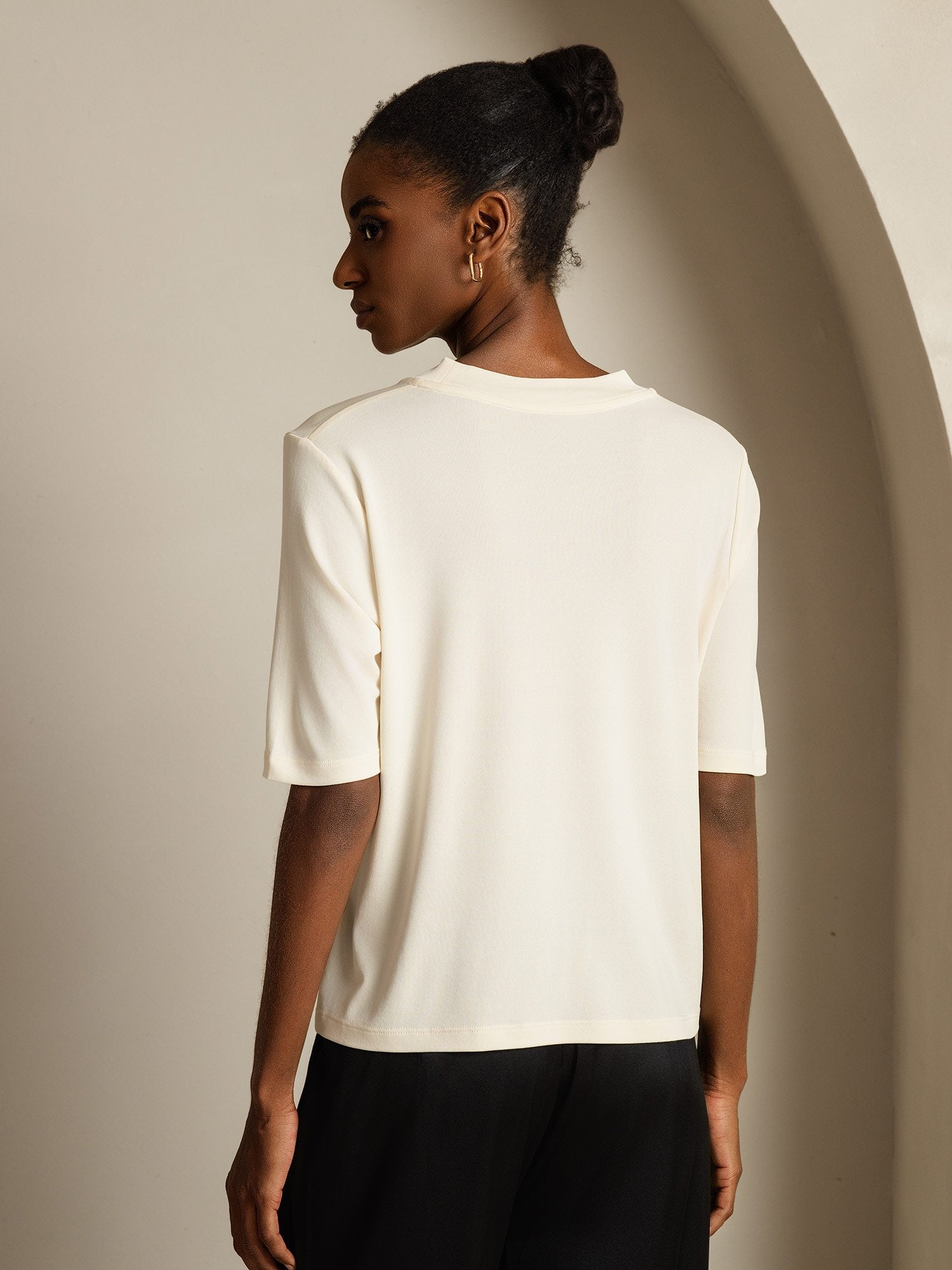 [Beige] SilkSilky-UK Pure Silk Round Neck Women's T-Shirt 002