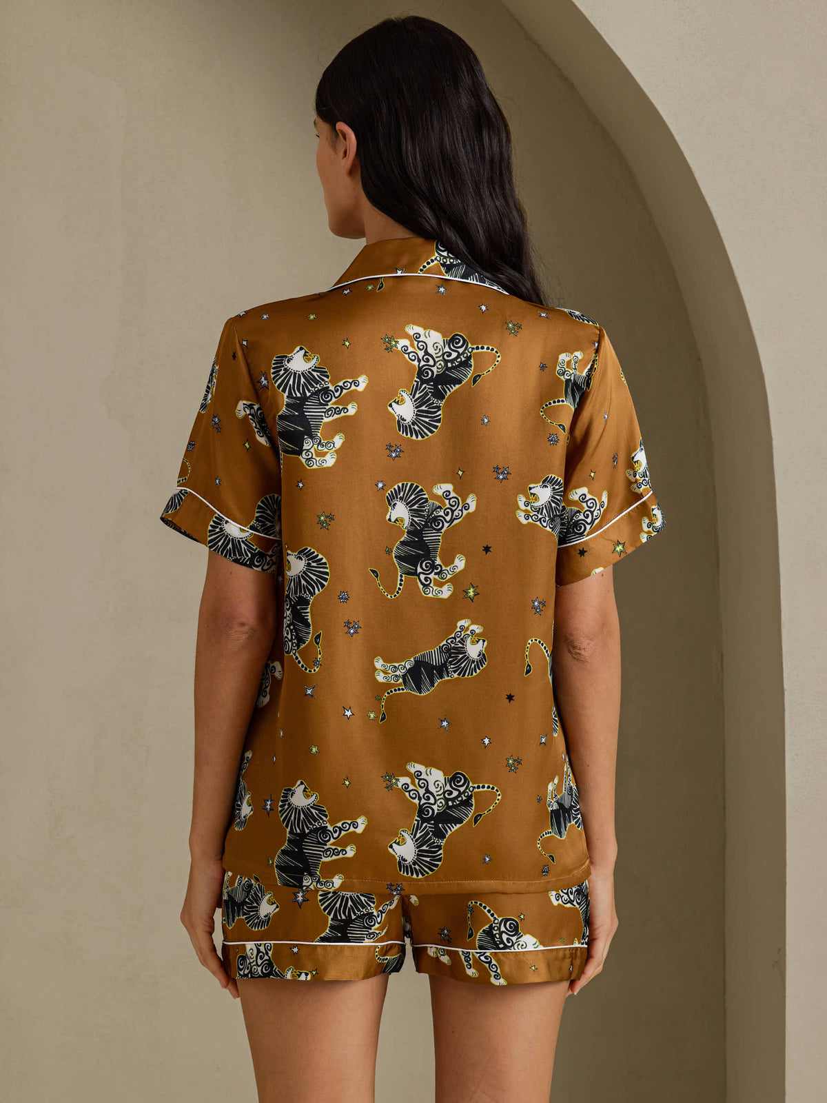 [Brown Lion] SilkSilky-UK Short Sleeve Notch Collar Women's Pyjamas 002