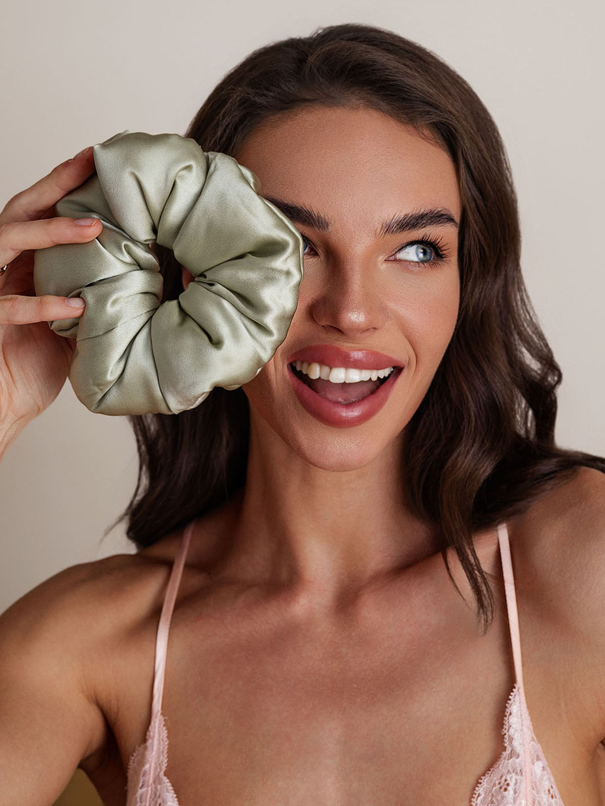 [Light Green] SilkSilky-UK Pure Silk Scrunchie 001