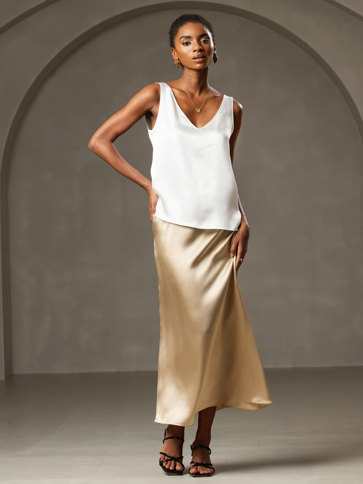 [White] SilkSilky-UK 19Momme Silk V Neck Camisole 002