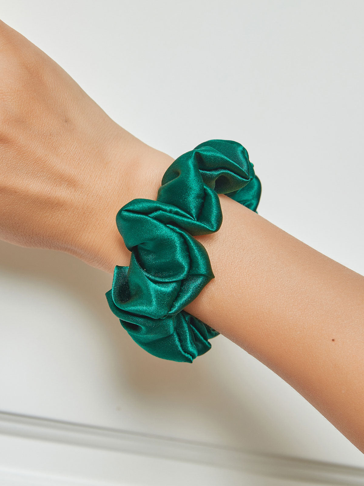 SilkSilky-UK 19Momme Pure Silk Scrunchie DarkGreen 001