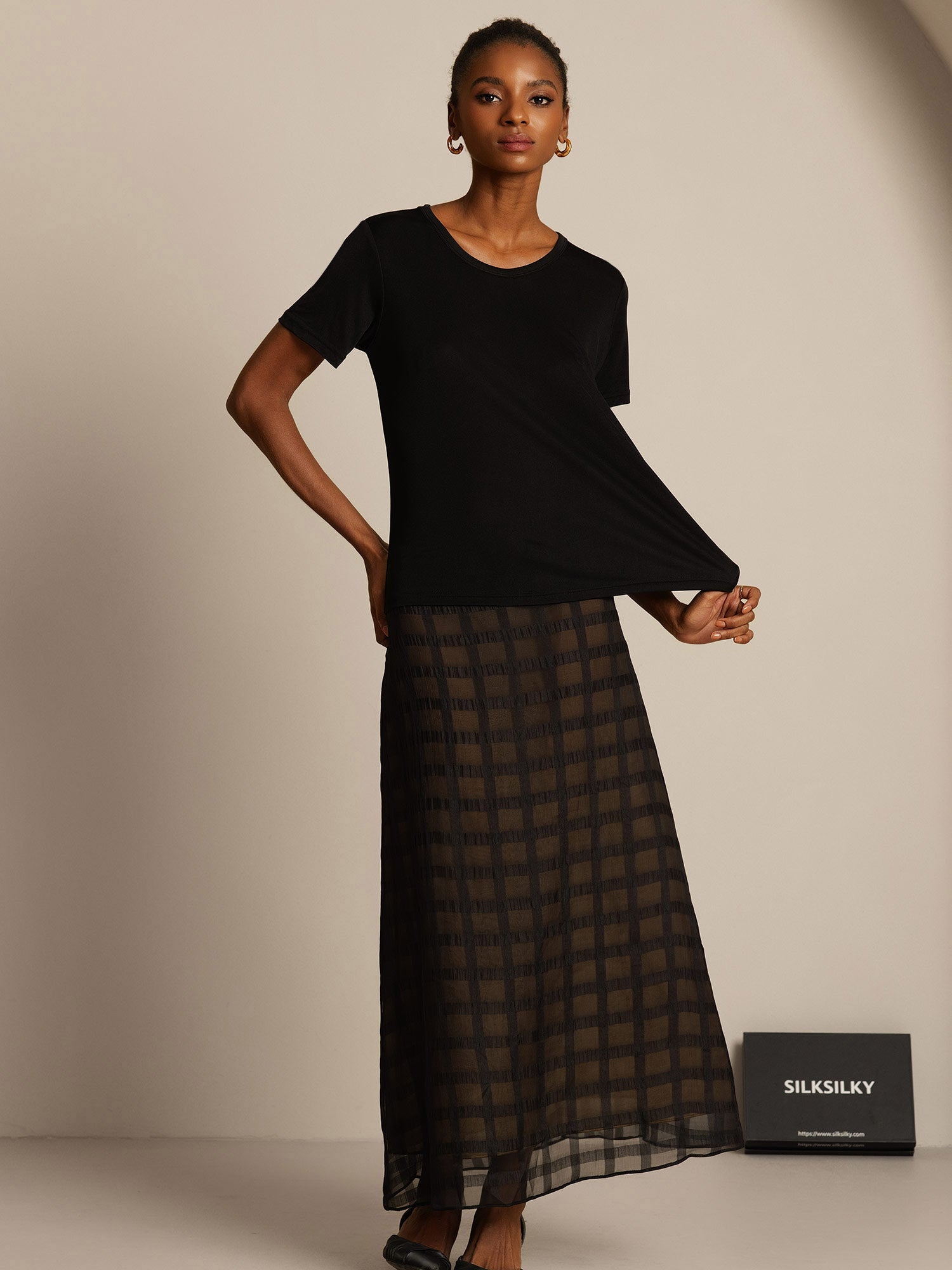 [Black] SilkSilky-UK Silk Knitted Round Neck Women's T-Shirt 008,