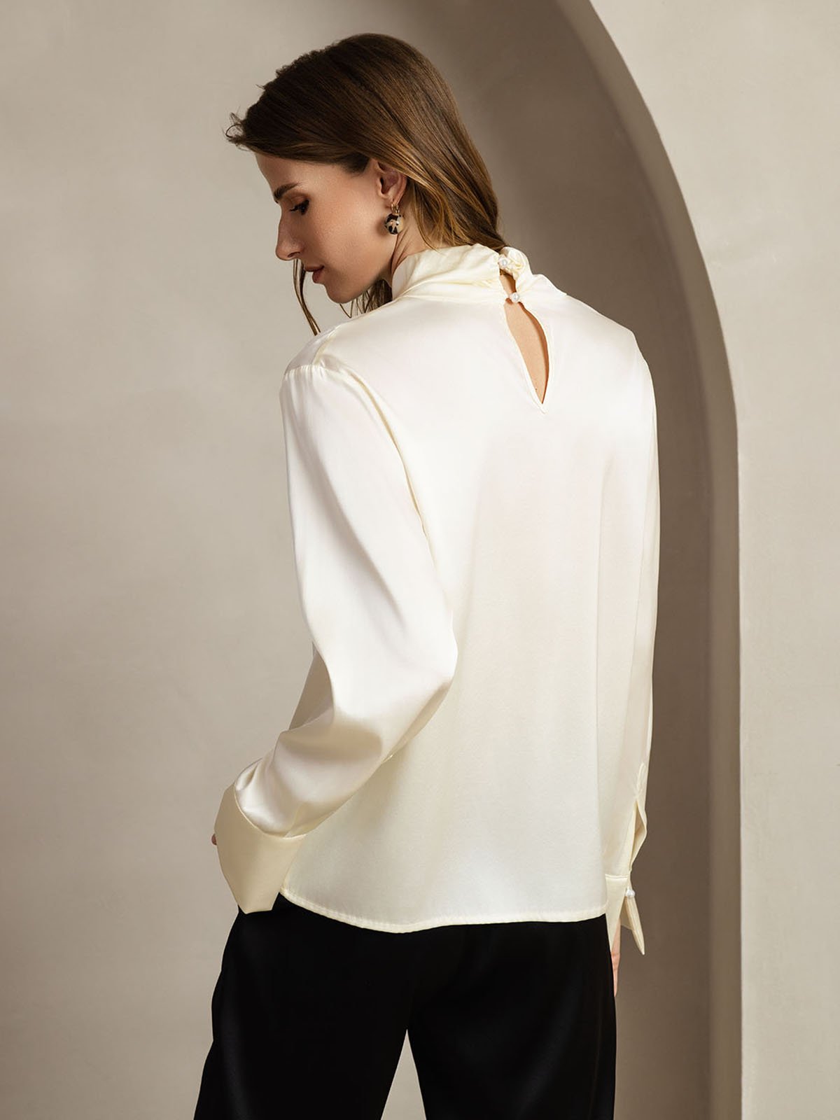 [Ivory] SilkSilky-UK 19Momme Silk Keyhole Neck Women's Shirt 002