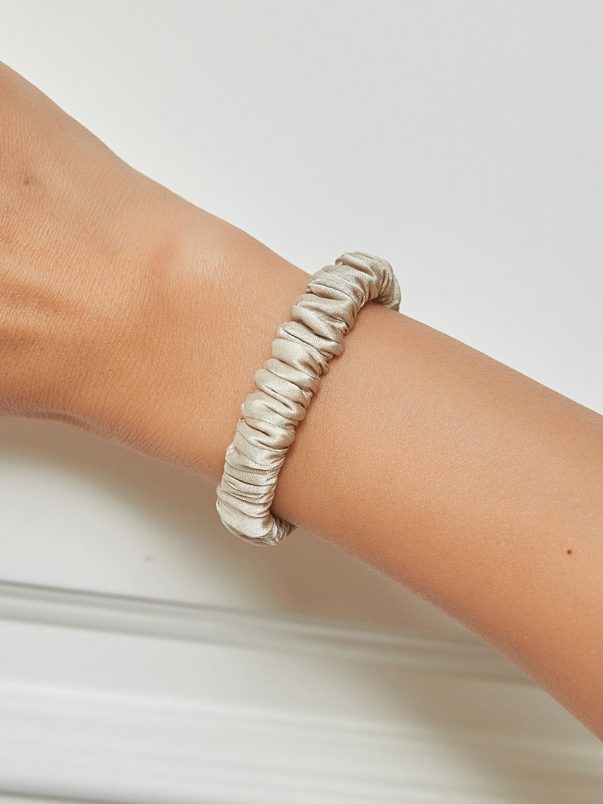 [Beige] SilkSilky-UK 19Momme Pure Silk Scrunchie 001