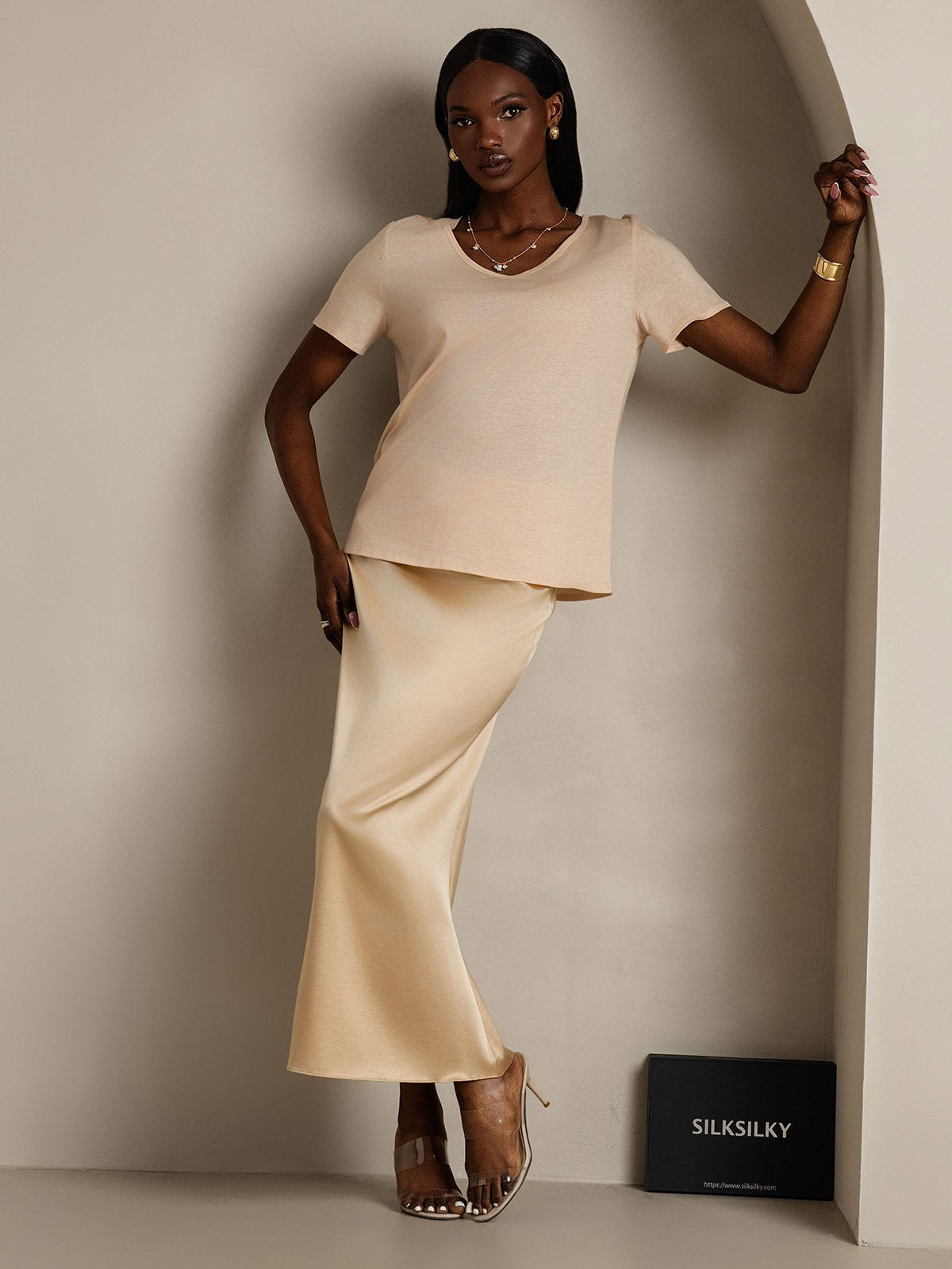 [Beige] SilkSilky-UK Silk Short Sleeve V Neck Women's T-Shirt 005