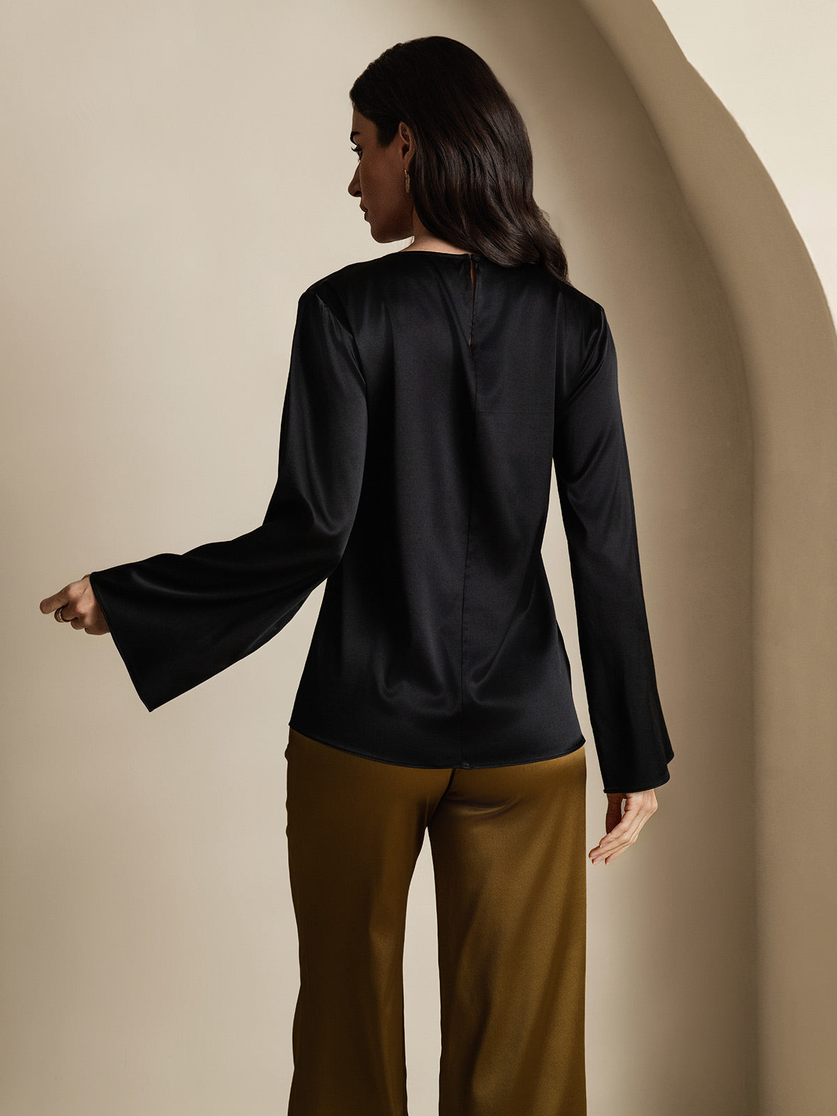 [Black] SilkSilky-UK 19Momme Silk Long Sleeve Round Neck Women's T-Shirt 002