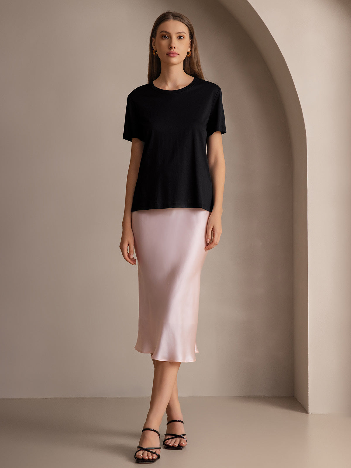 [Black] SilkSilky-UK Silk Knitted Short Sleeve Round Neck Women's T-Shirt 001