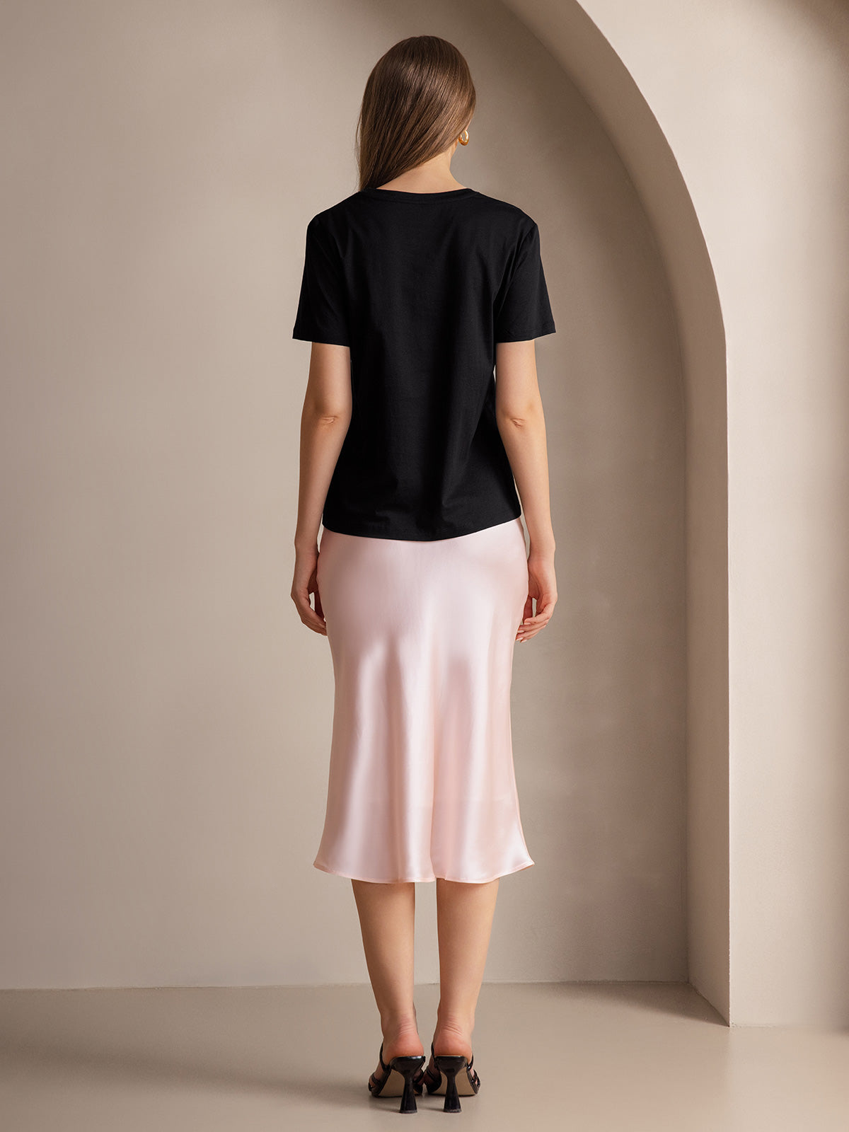 [Black] SilkSilky-UK Silk Knitted Short Sleeve Round Neck Women's T-Shirt 002