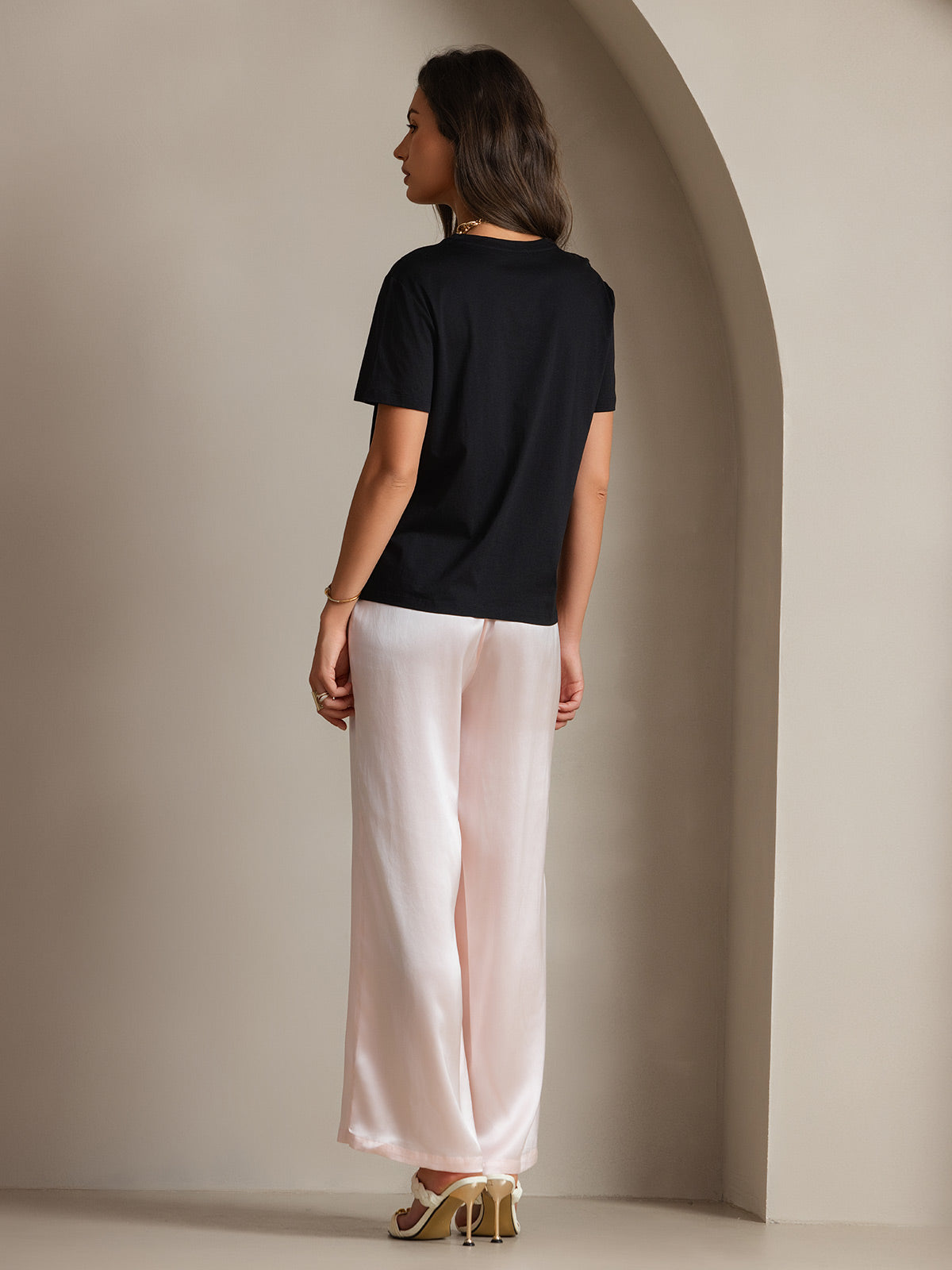 [Black] SilkSilky-UK Silk Knitted Short Sleeve Round Neck Women's T-Shirt 004