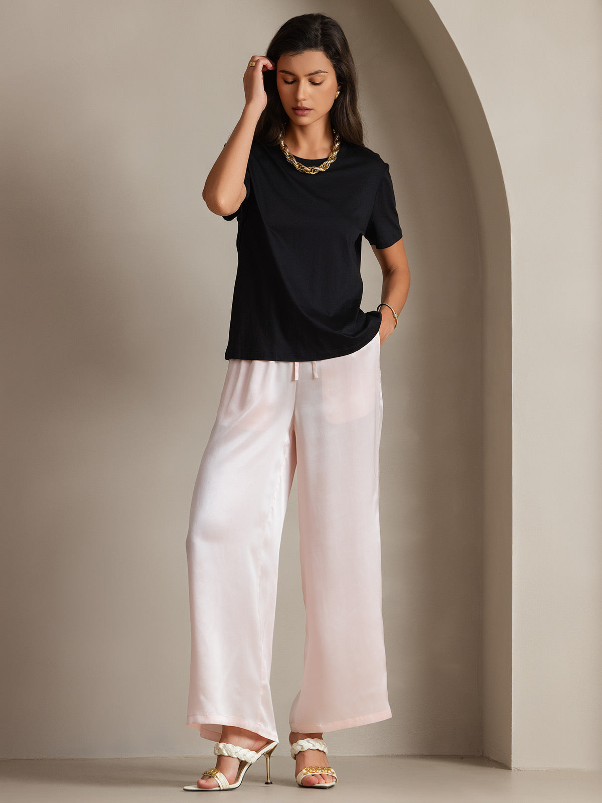 [Black] SilkSilky-UK Silk Knitted Short Sleeve Round Neck Women's T-Shirt 005