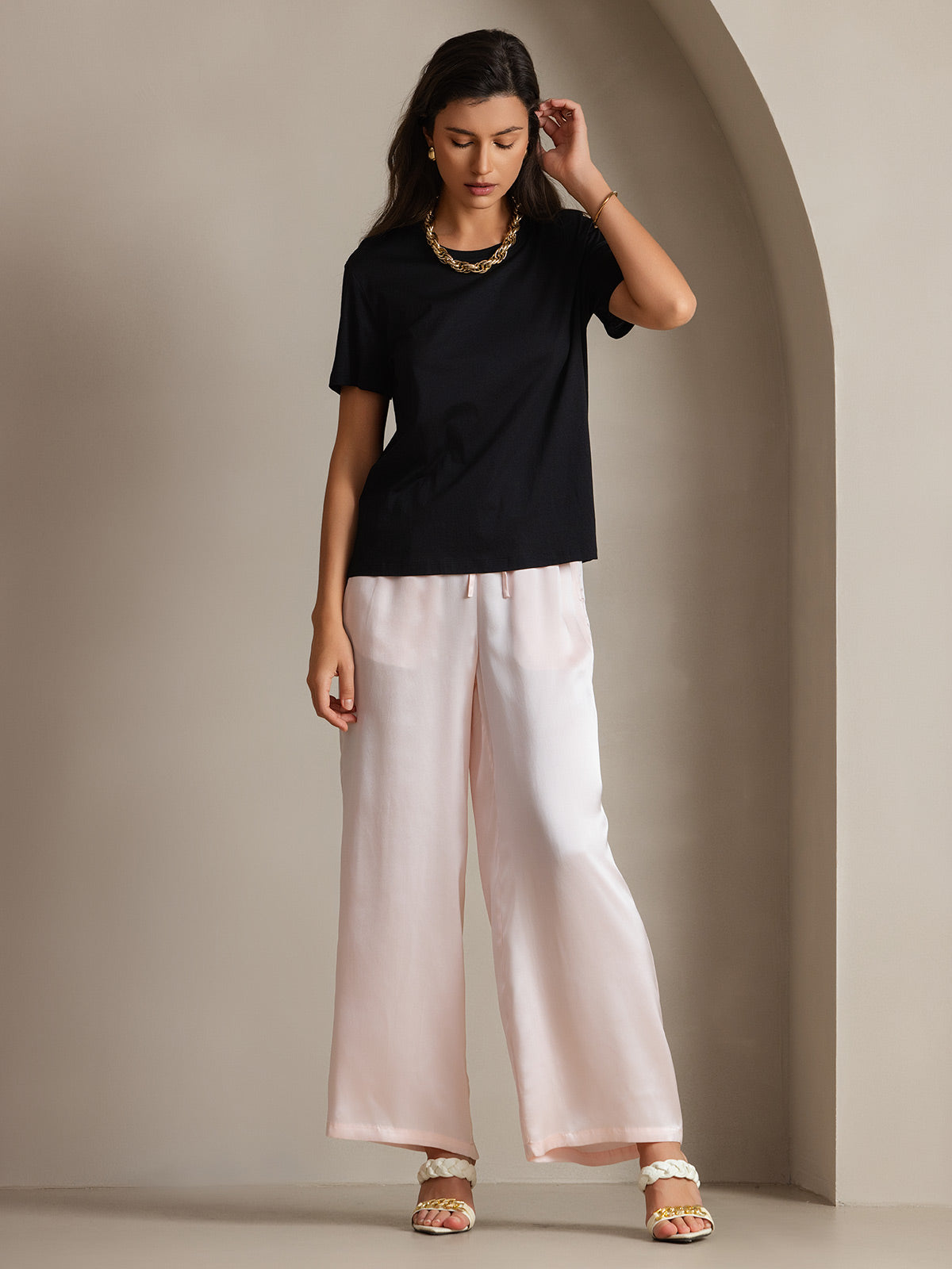 [Black] SilkSilky-UK Silk Knitted Short Sleeve Round Neck Women's T-Shirt 006