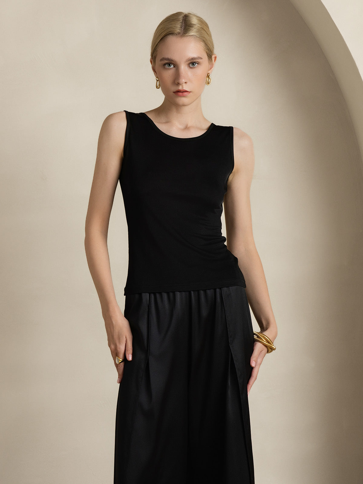 [Black] SilkSilky-UK Silk Knitted Sleeveless Round Neck Women's T-Shirt 001