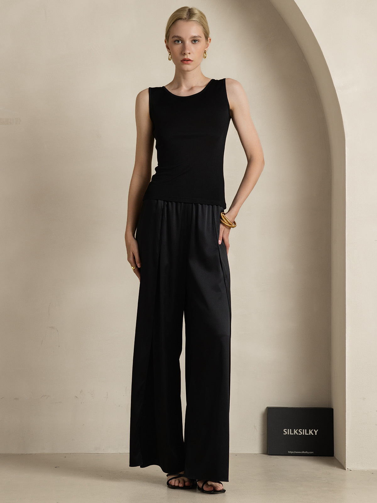 [Black] SilkSilky-UK Silk Knitted Sleeveless Round Neck Women's T-Shirt 008