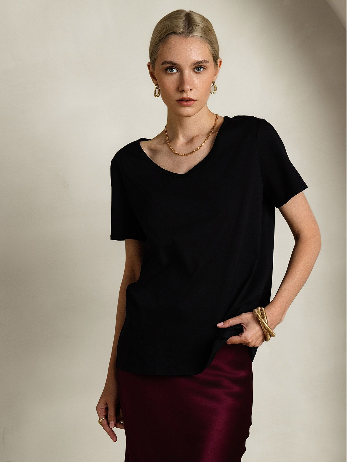 [Black] SilkSilky-UK Silk Short Sleeve V Neck Women's T-Shirt 001