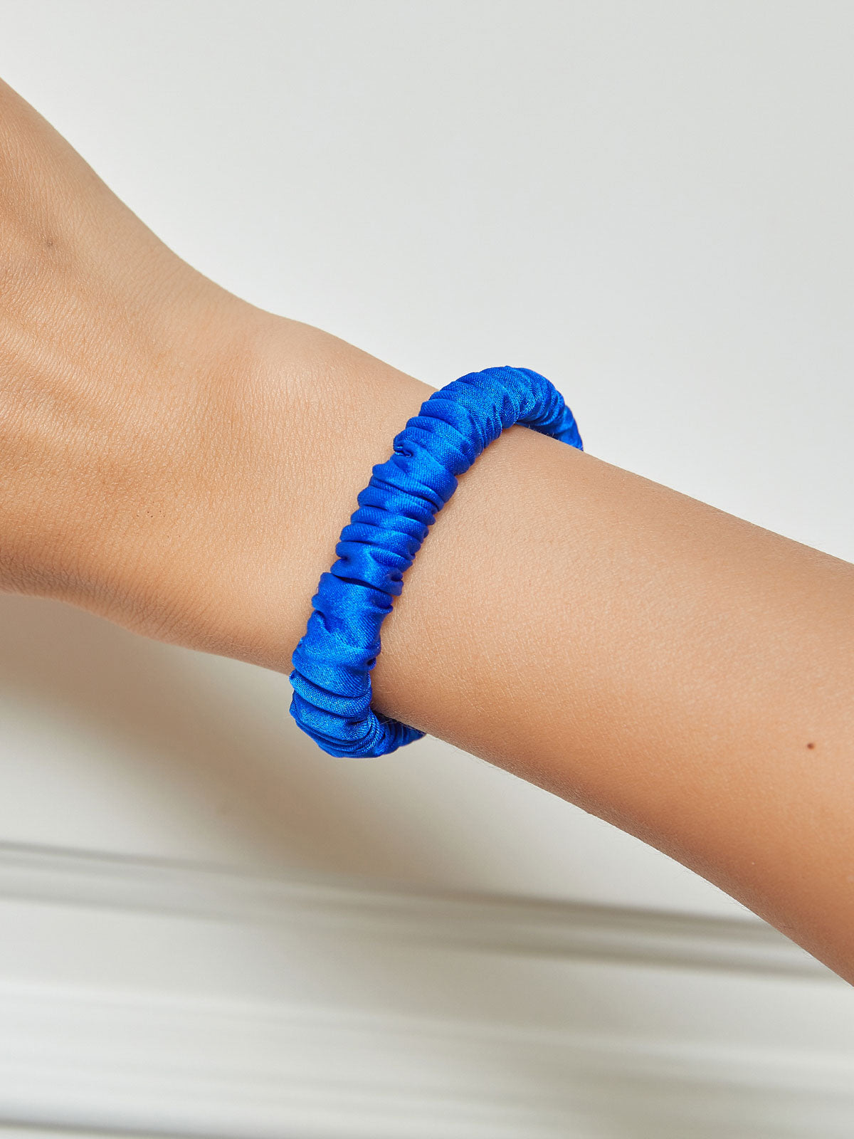 [Blue] SilkSilky-UK 19Momme Pure Silk Scrunchie 001