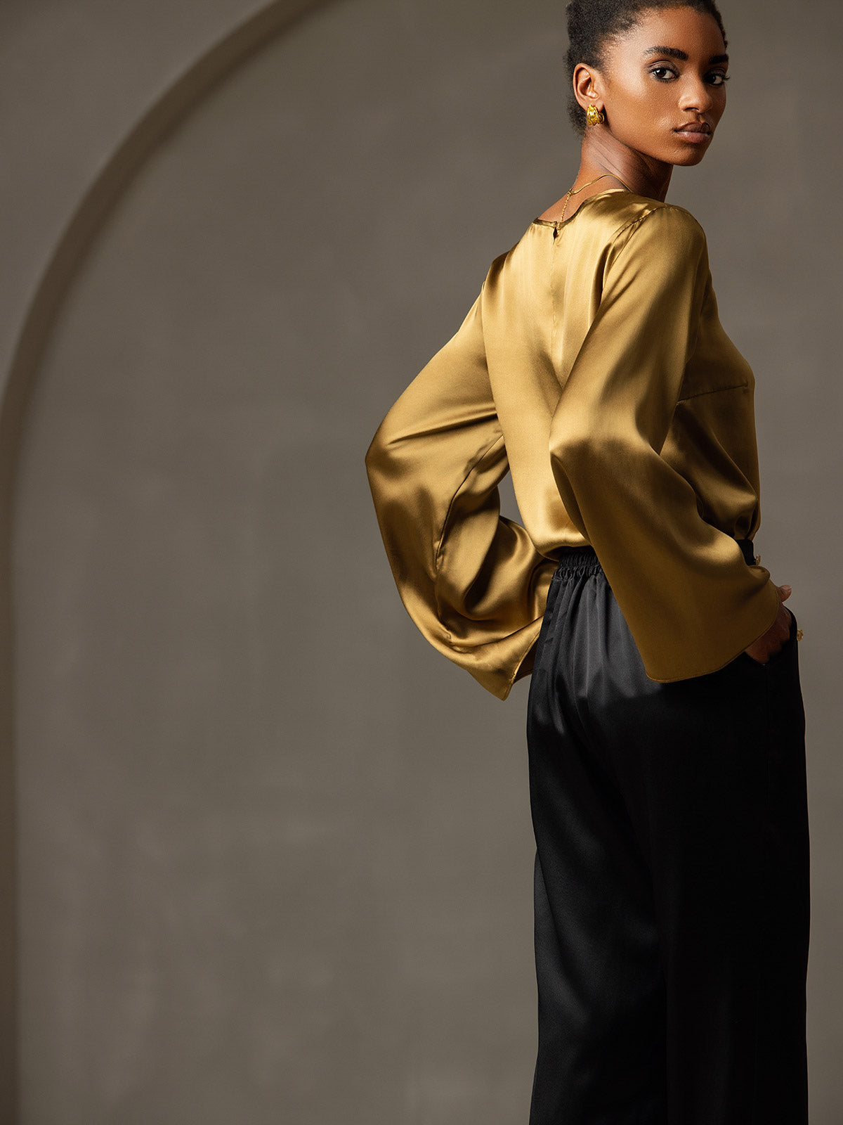 [Brown] SilkSilky-UK 19Momme Silk Long Sleeve Round Neck Women's T-Shirt 006