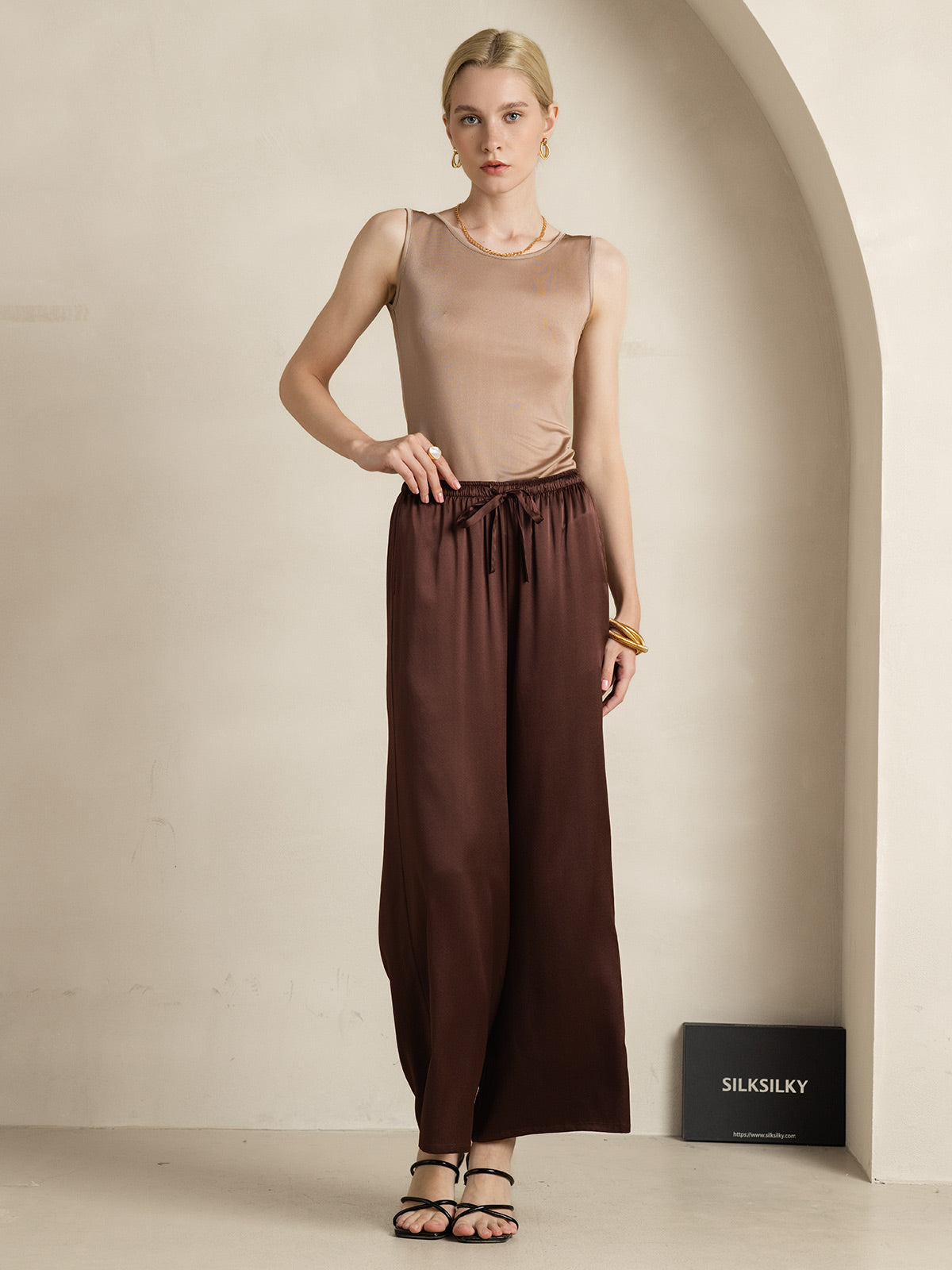 [Coffee] SilkSilky-UK Silk Knitted Sleeveless Round Neck Women's T-Shirt 008