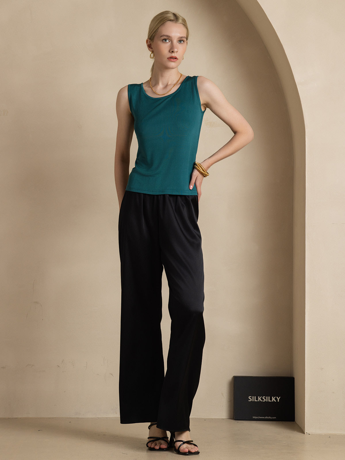 [Dark Green] SilkSilky-UK Silk Knitted Sleeveless Round Neck Women's T-Shirt 005