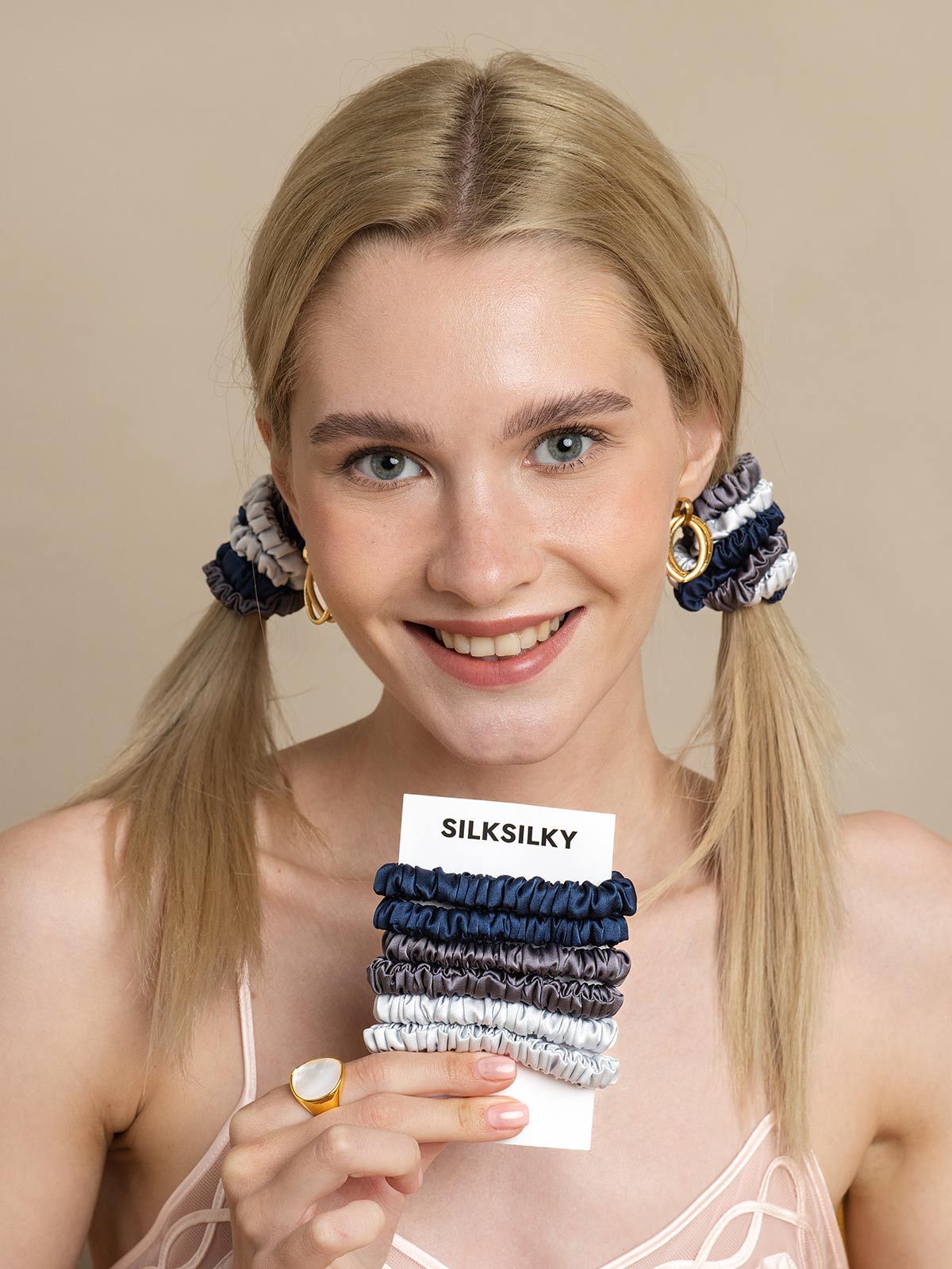 [Group4] SilkSilky-UK Pure Silk Scrunchie 001